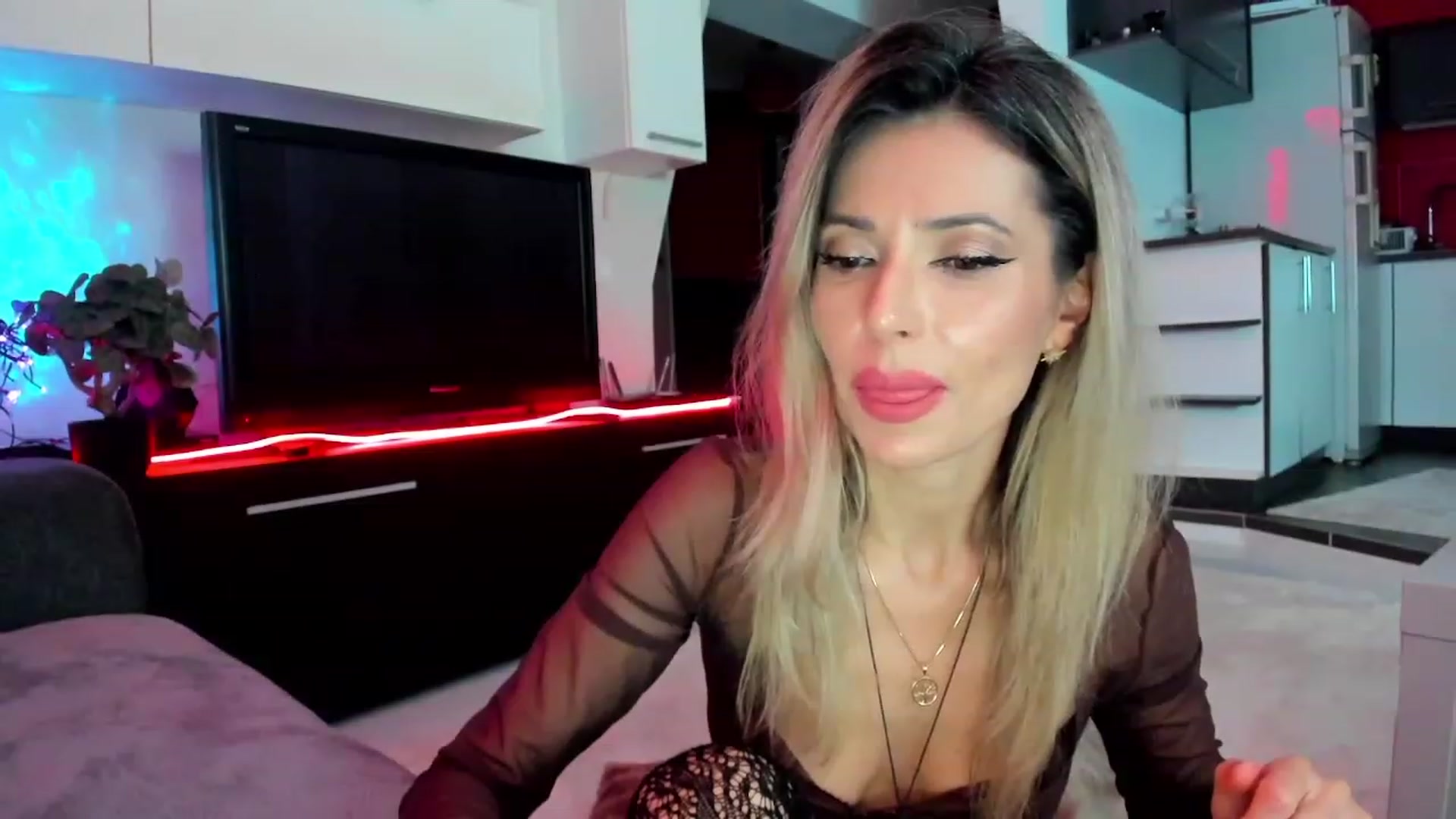 Gallery image thumbnail from SmileyTinaa's myfreecams stream on, 03/04/2024, 22:53 image 17 of 20