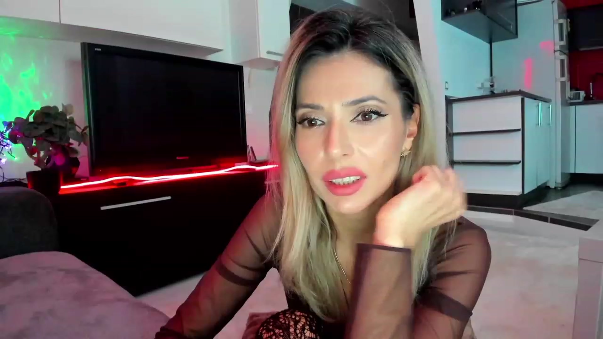 Gallery image thumbnail from SmileyTinaa's myfreecams stream on, 03/04/2024, 22:53 image 13 of 20