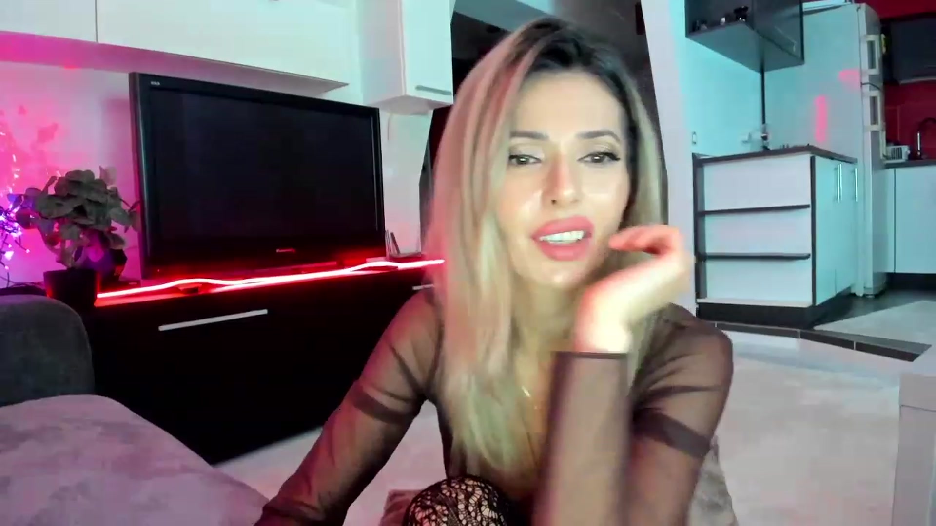 Gallery image thumbnail from SmileyTinaa's myfreecams stream on, 03/04/2024, 22:53 image 18 of 20