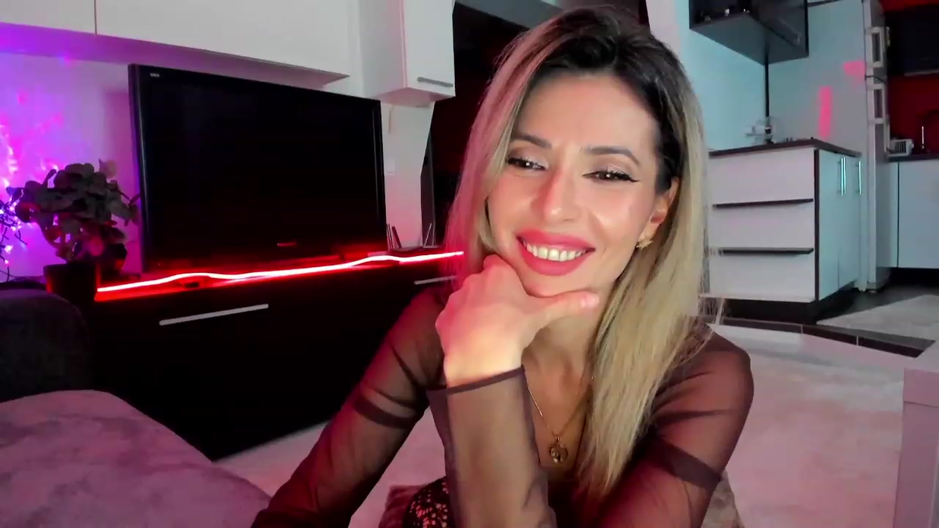 Gallery image thumbnail from SmileyTinaa's myfreecams stream on, 03/04/2024, 22:53 image 15 of 20