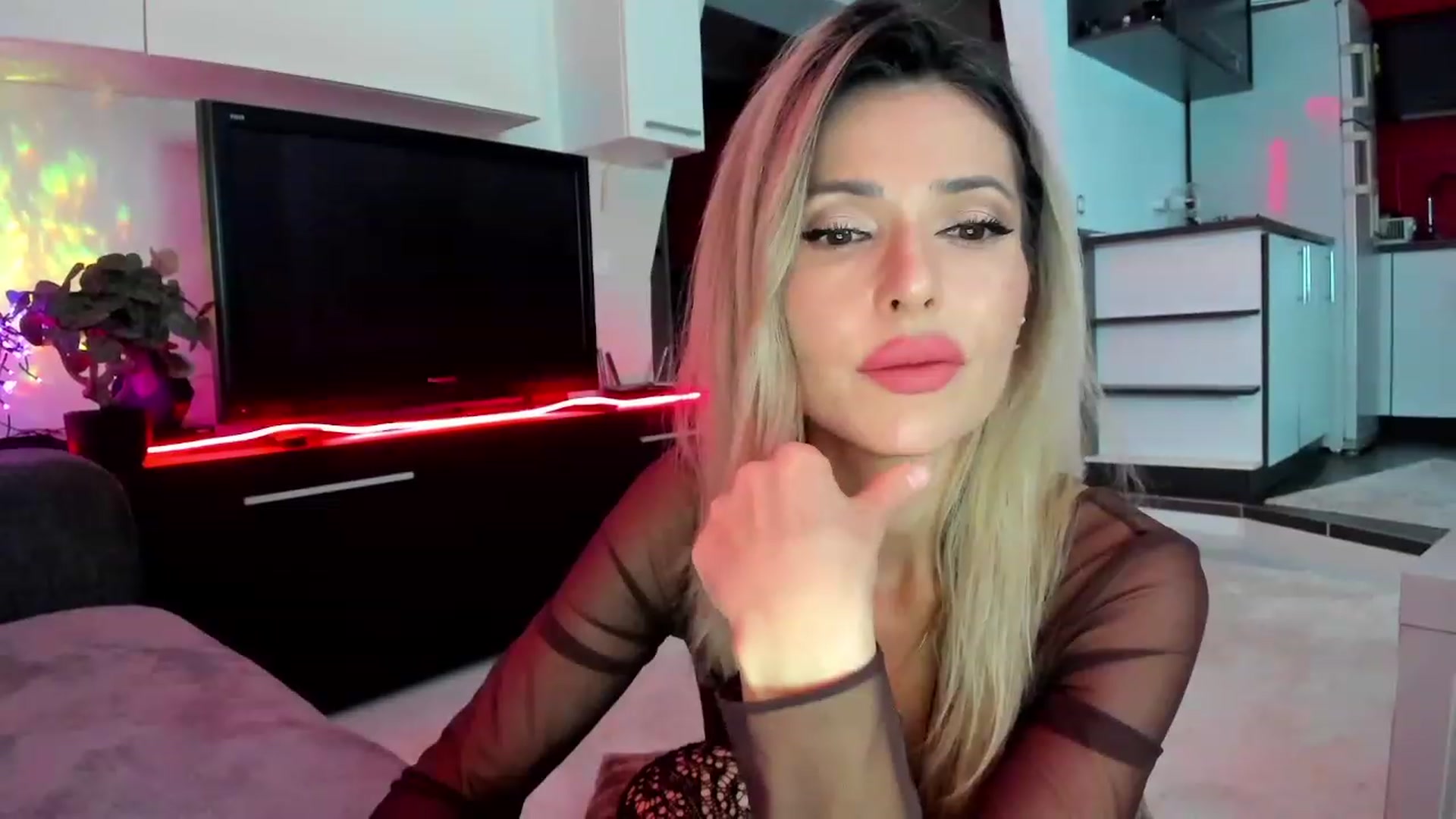 Gallery image thumbnail from SmileyTinaa's myfreecams stream on, 03/04/2024, 22:53 image 14 of 20