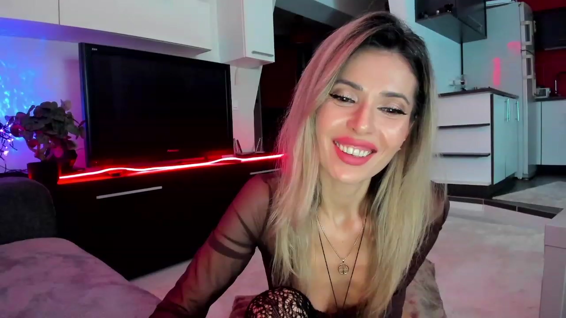 Gallery image thumbnail from SmileyTinaa's myfreecams stream on, 03/04/2024, 22:53 image 16 of 20
