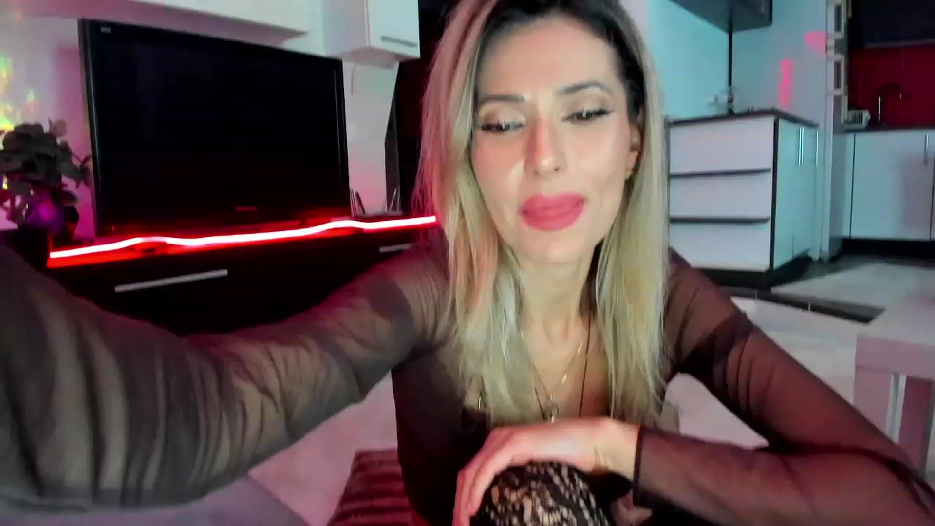 Gallery image thumbnail from SmileyTinaa's myfreecams stream on, 03/04/2024, 22:53 image 10 of 20