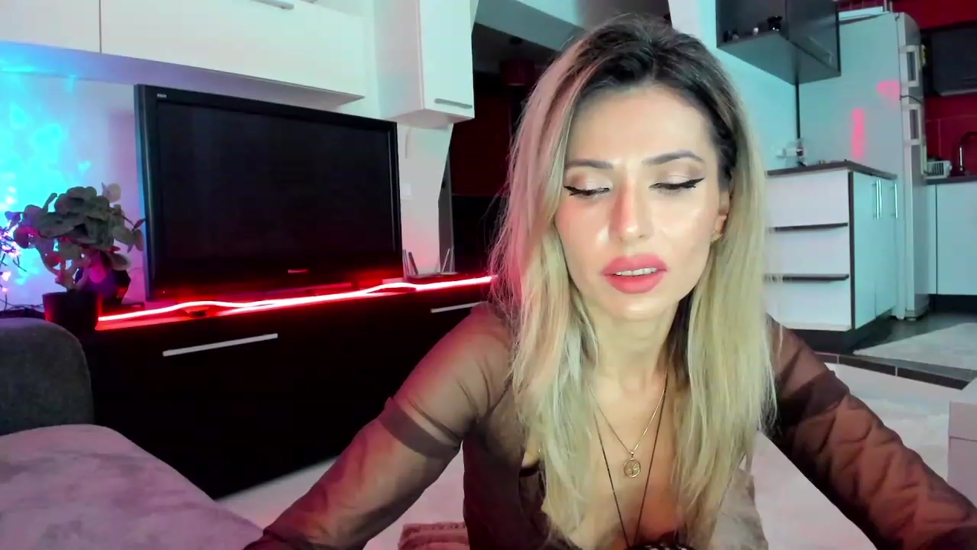 Gallery image thumbnail from SmileyTinaa's myfreecams stream on, 03/04/2024, 22:53 image 3 of 20