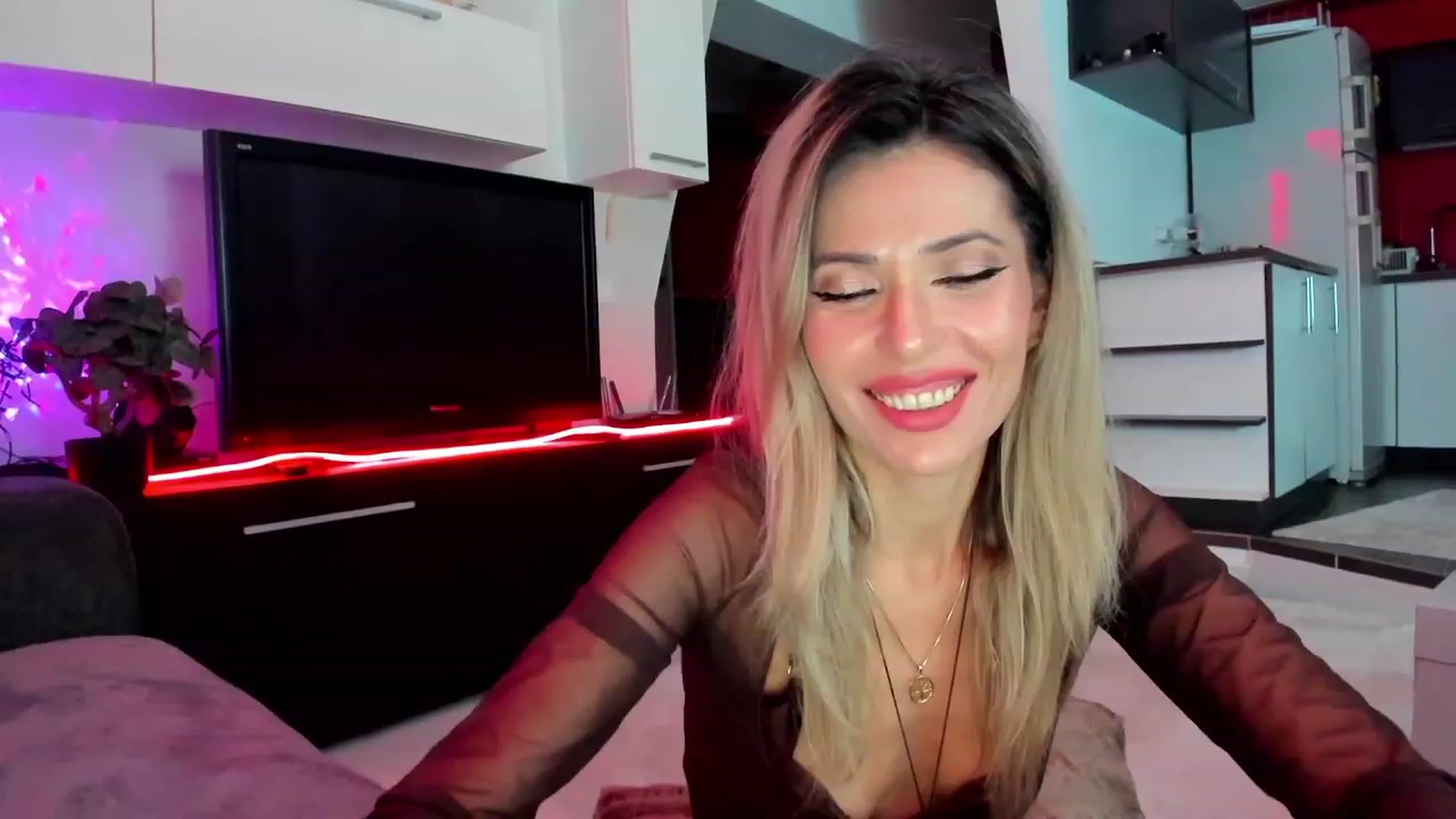 Gallery image thumbnail from SmileyTinaa's myfreecams stream on, 03/04/2024, 22:53 image 6 of 20