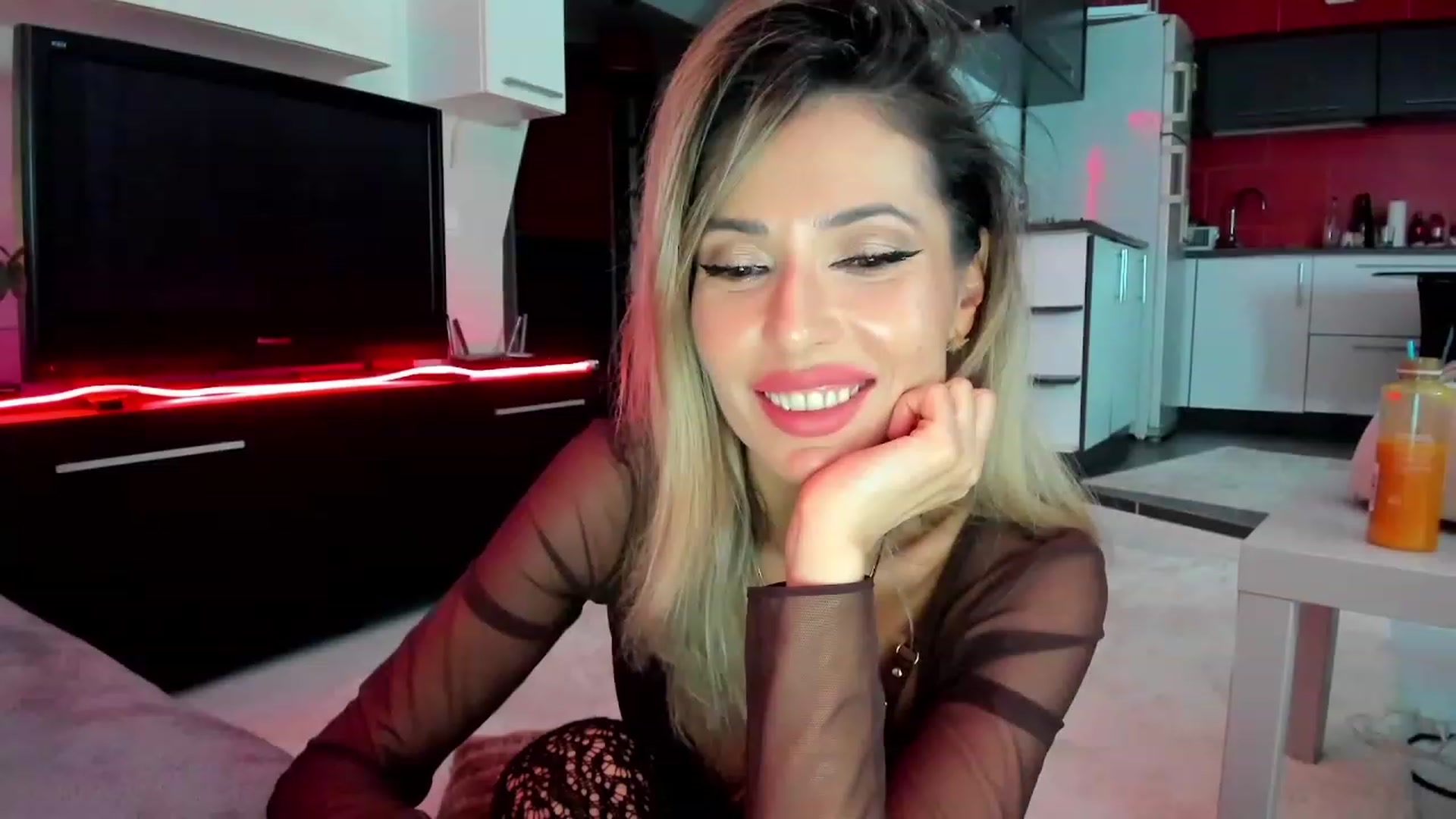 Gallery image thumbnail from SmileyTinaa's myfreecams stream on, 03/04/2024, 23:48 image 14 of 20