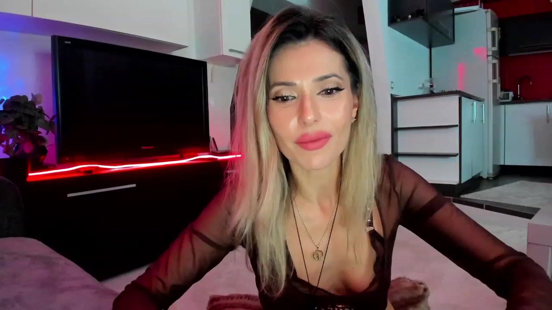 Gallery image thumbnail from SmileyTinaa's myfreecams stream on, 03/04/2024, 23:48 image 3 of 20