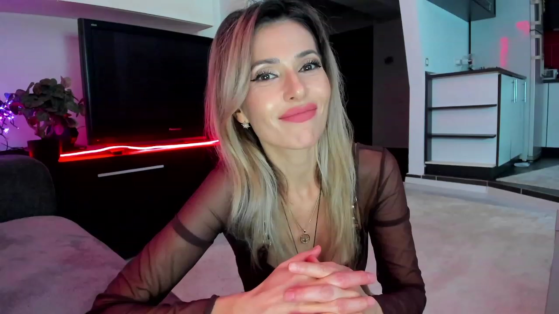 Gallery image thumbnail from SmileyTinaa's myfreecams stream on, 03/05/2024, 01:03 image 18 of 20