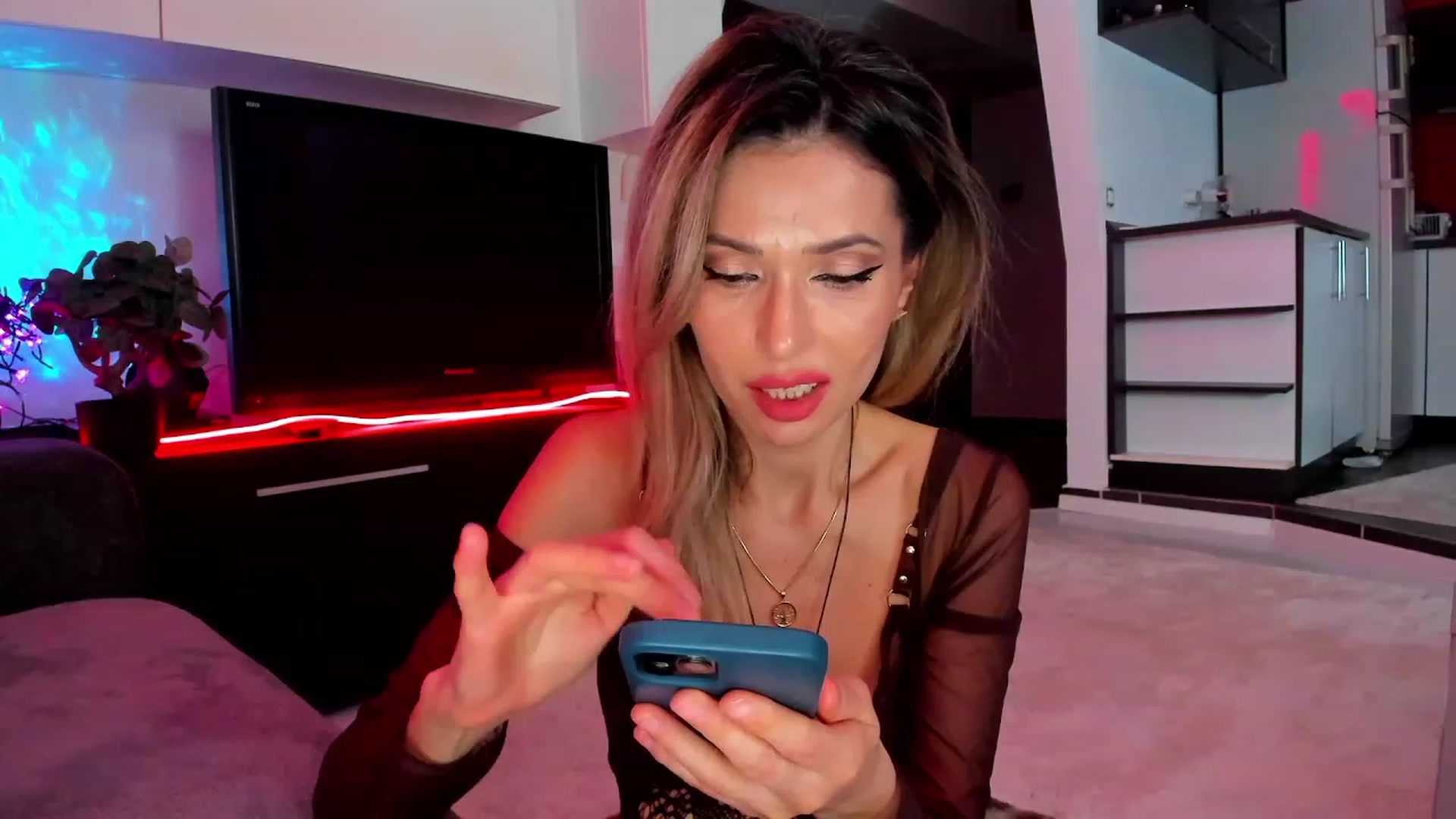 Gallery image thumbnail from SmileyTinaa's myfreecams stream on, 03/05/2024, 01:03 image 14 of 20