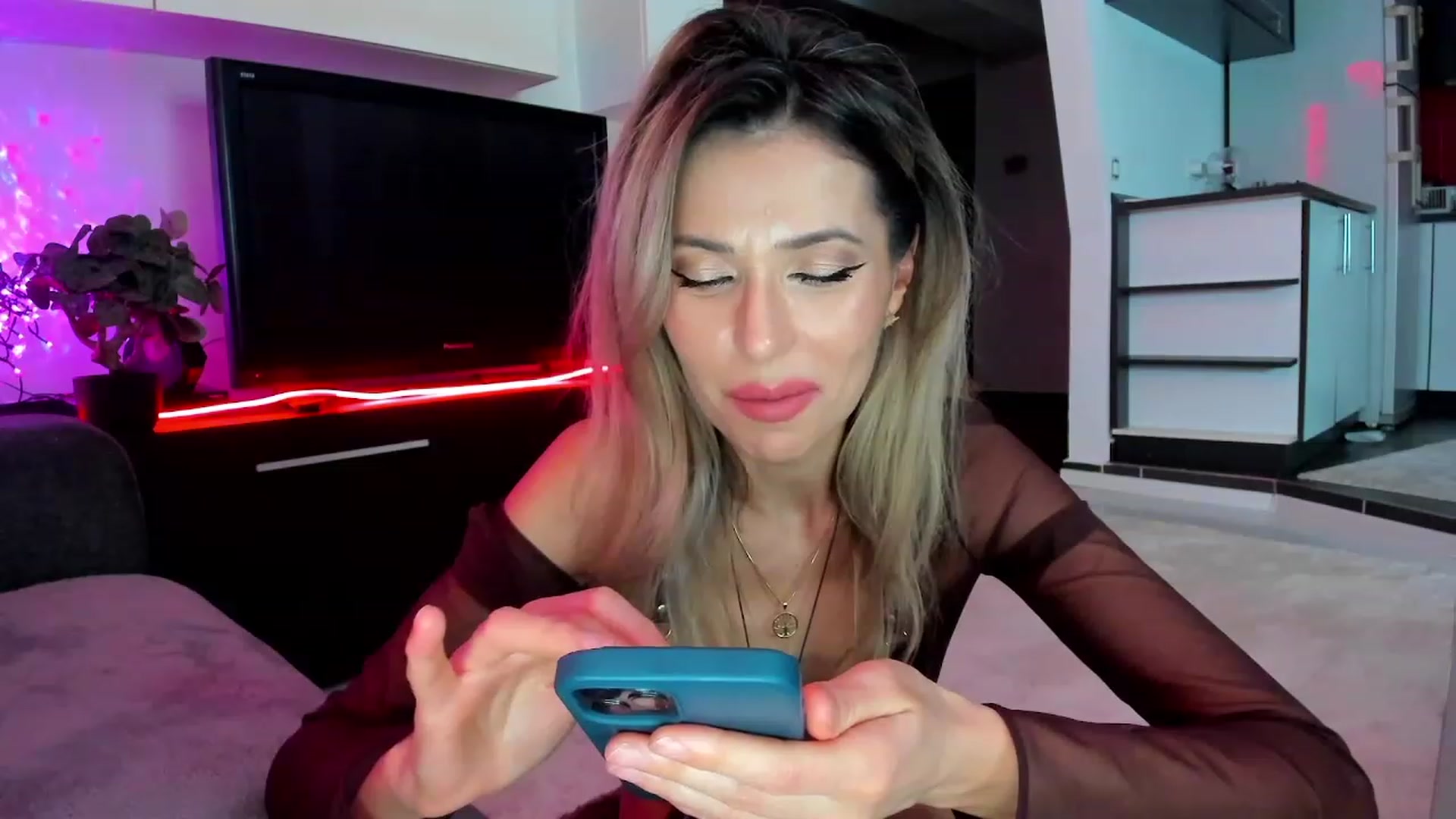 Gallery image thumbnail from SmileyTinaa's myfreecams stream on, 03/05/2024, 01:03 image 13 of 20