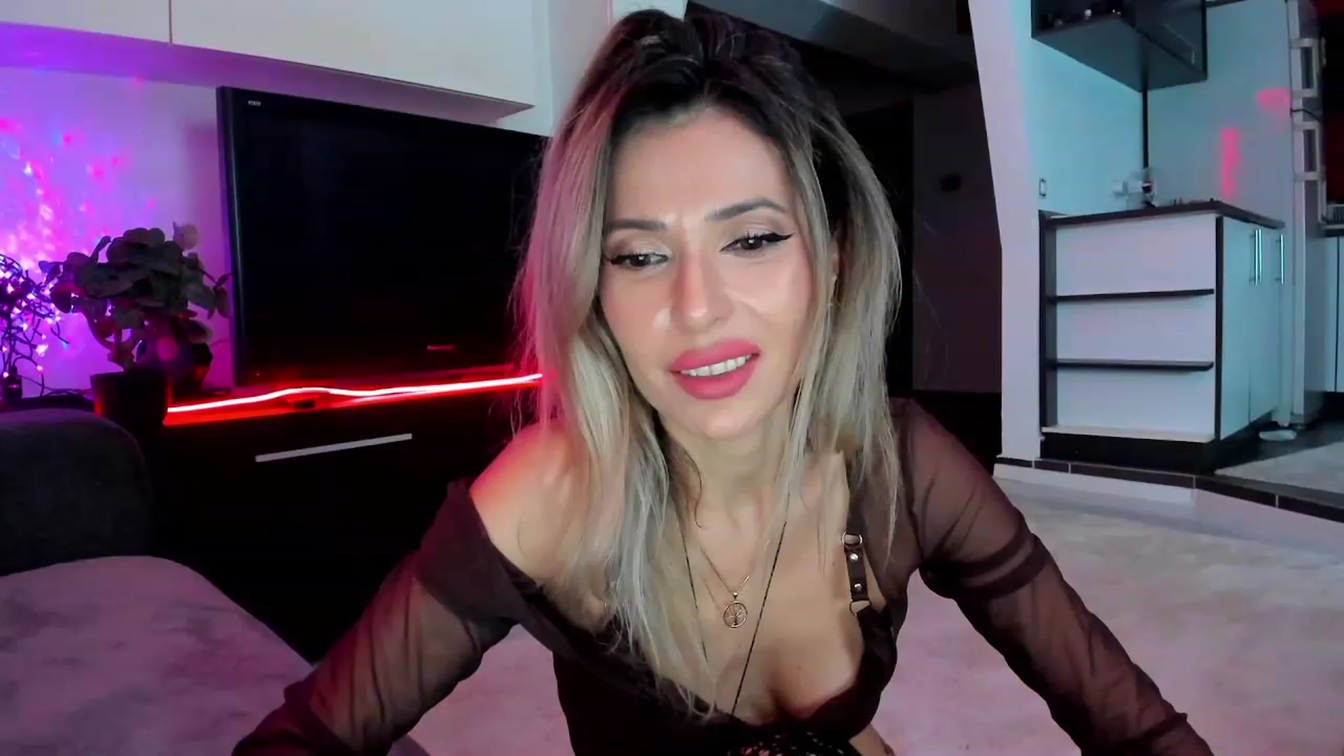 Gallery image thumbnail from SmileyTinaa's myfreecams stream on, 03/05/2024, 01:03 image 1 of 20