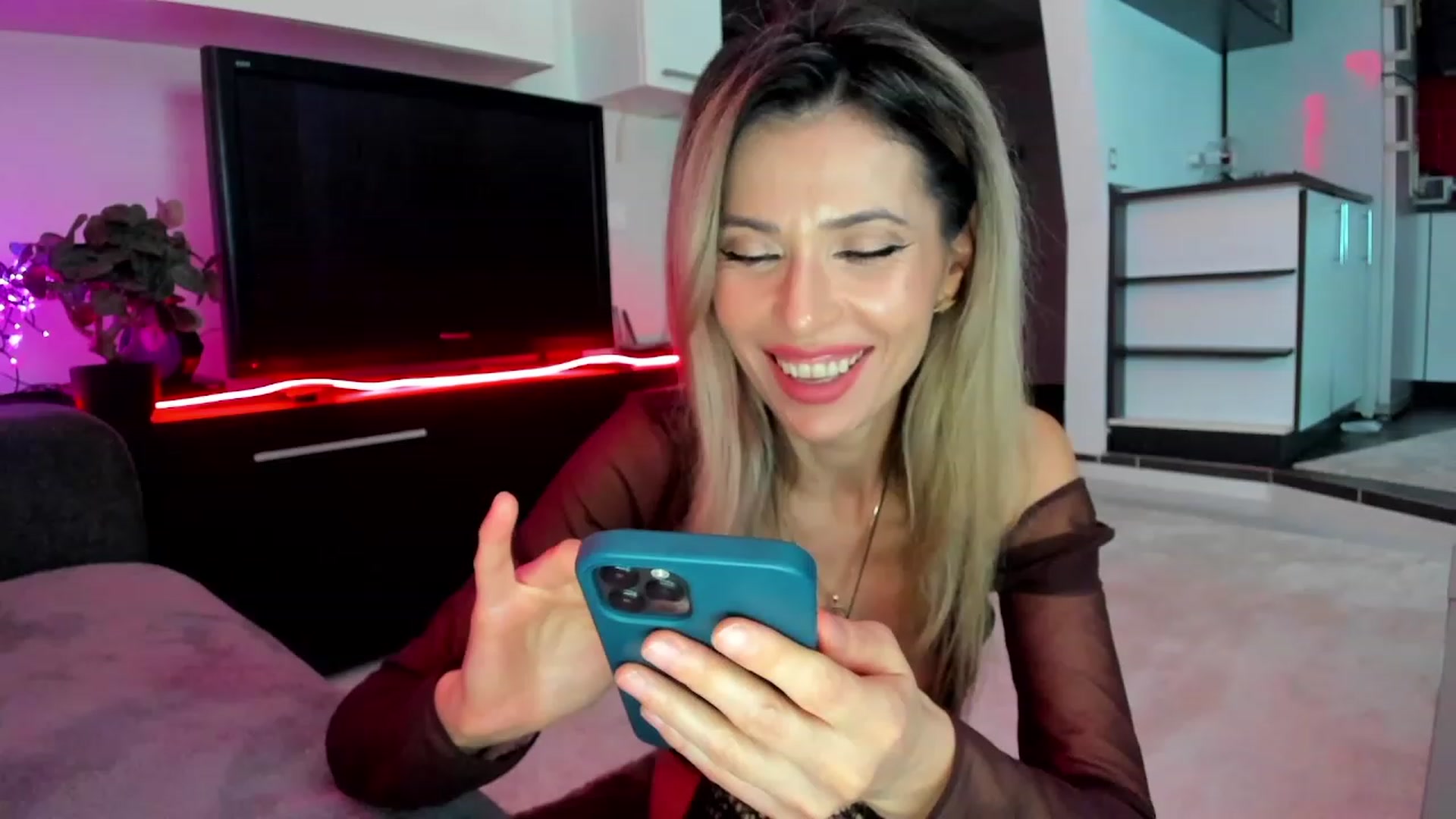 Gallery image thumbnail from SmileyTinaa's myfreecams stream on, 03/05/2024, 01:03 image 20 of 20