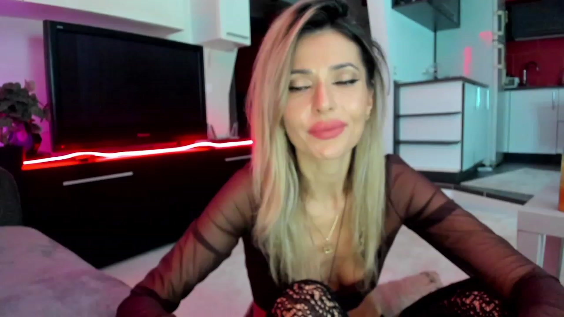 Gallery image thumbnail from SmileyTinaa's myfreecams stream on, 03/05/2024, 03:28 image 5 of 20