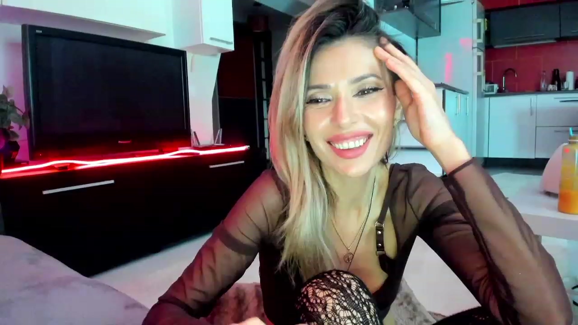 Gallery image thumbnail from SmileyTinaa's myfreecams stream on, 03/05/2024, 03:28 image 14 of 20