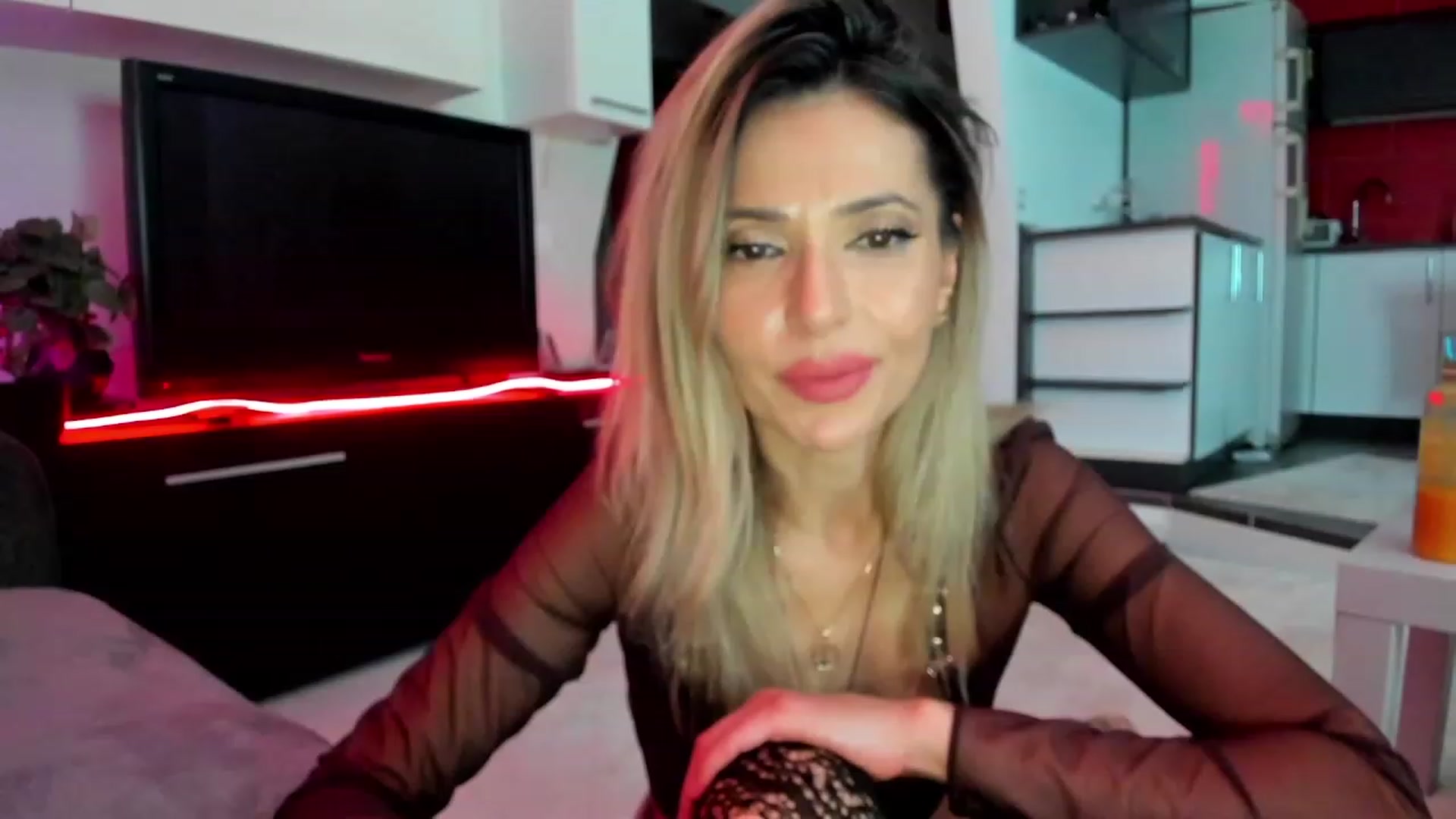 Gallery image thumbnail from SmileyTinaa's myfreecams stream on, 03/05/2024, 03:28 image 4 of 20