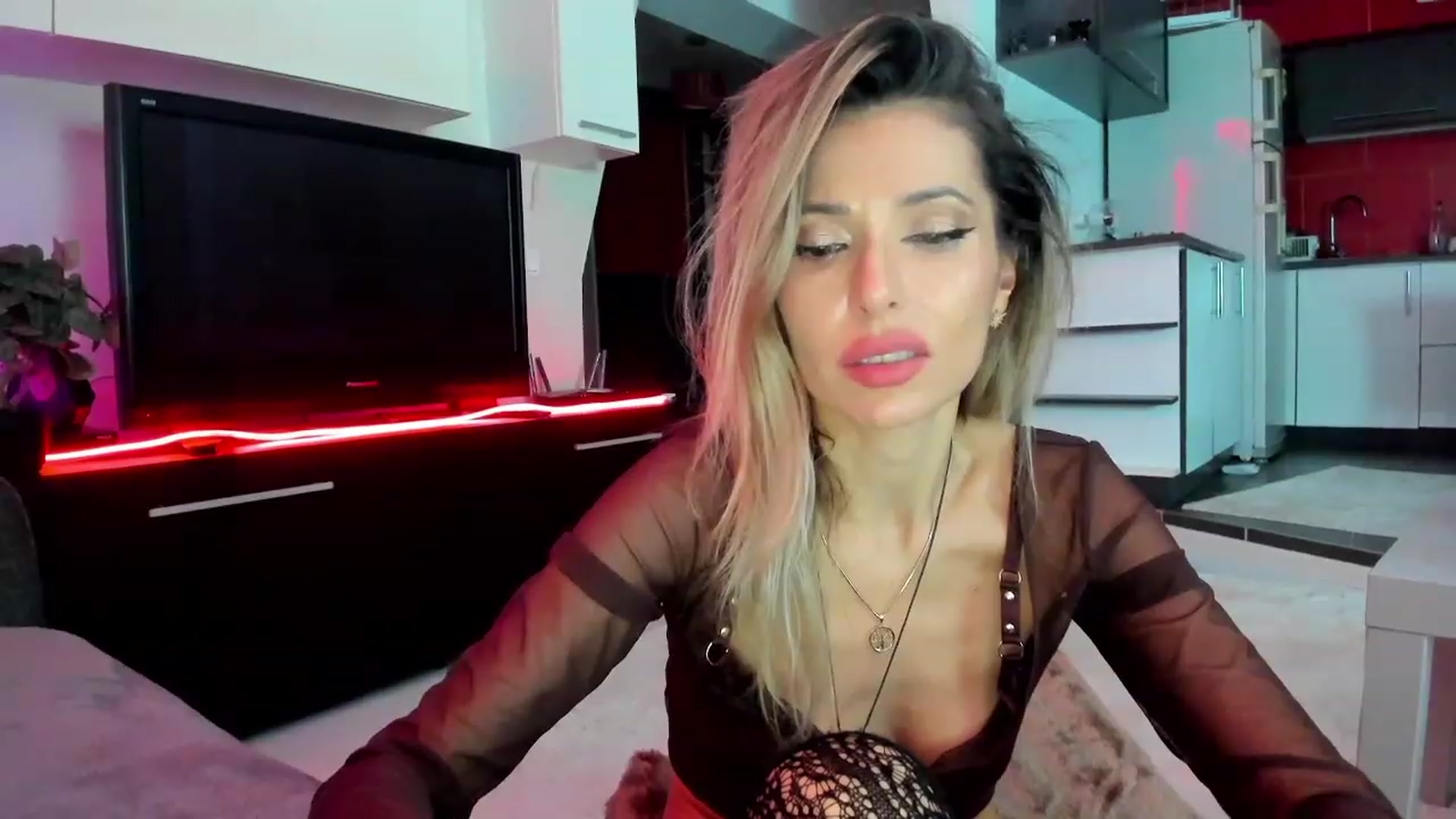 Gallery image thumbnail from SmileyTinaa's myfreecams stream on, 03/05/2024, 03:28 image 17 of 20