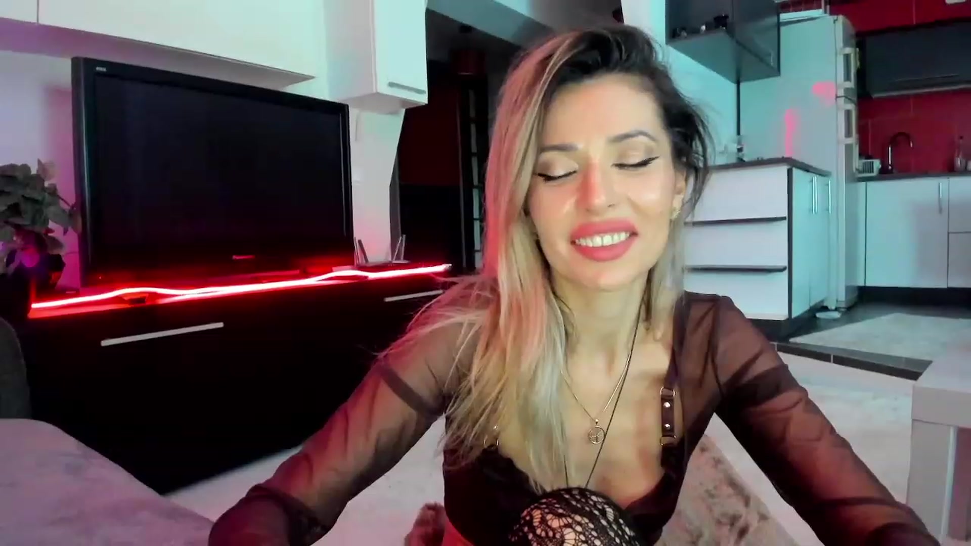 Gallery image thumbnail from SmileyTinaa's myfreecams stream on, 03/05/2024, 03:28 image 18 of 20