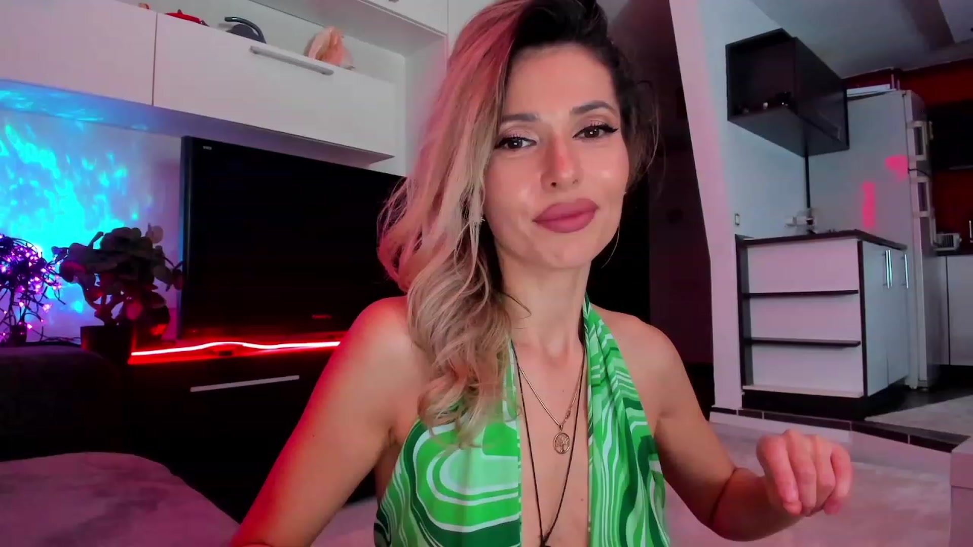 Gallery image thumbnail from SmileyTinaa's myfreecams stream on, 03/06/2024, 01:05 image 8 of 20