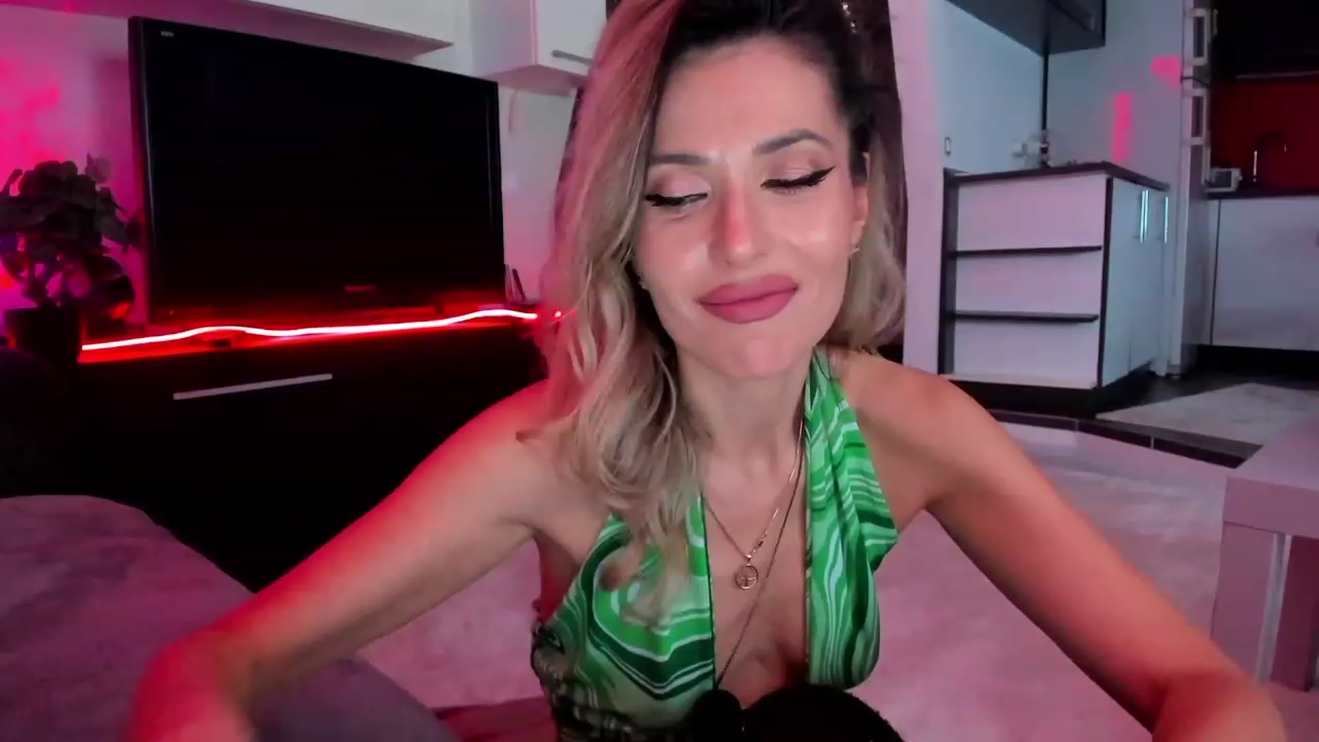 Gallery image thumbnail from SmileyTinaa's myfreecams stream on, 03/06/2024, 01:05 image 9 of 20