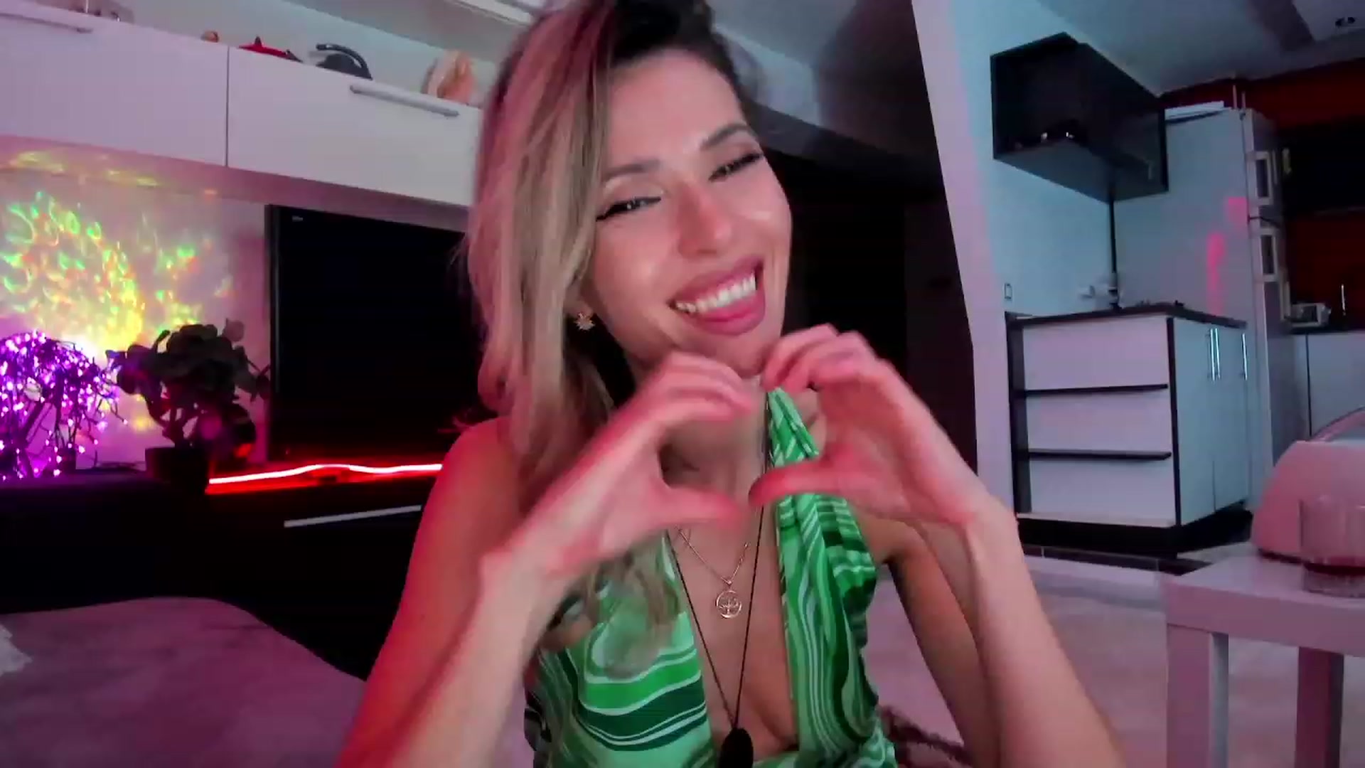 Gallery image thumbnail from SmileyTinaa's myfreecams stream on, 03/06/2024, 01:02 image 5 of 20