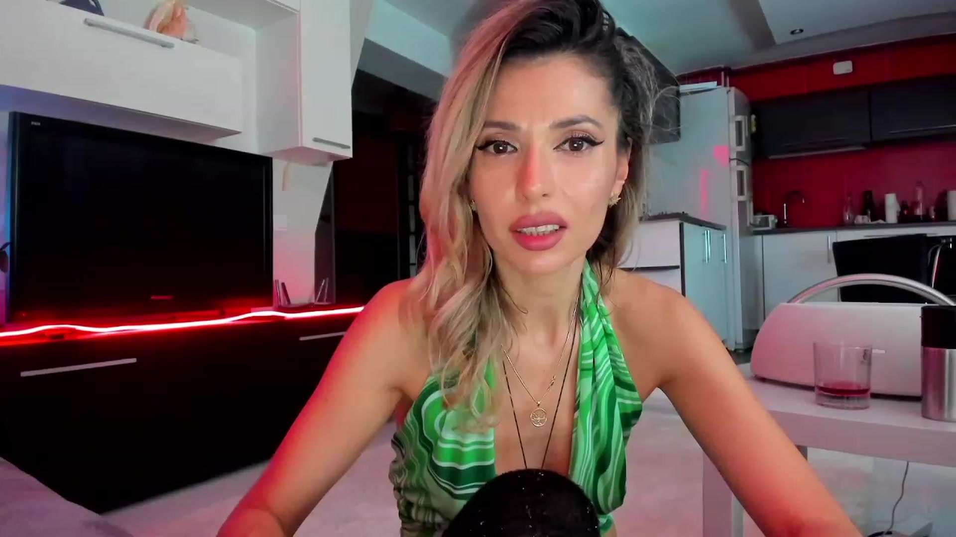 Gallery image thumbnail from SmileyTinaa's myfreecams stream on, 03/06/2024, 01:02 image 9 of 20