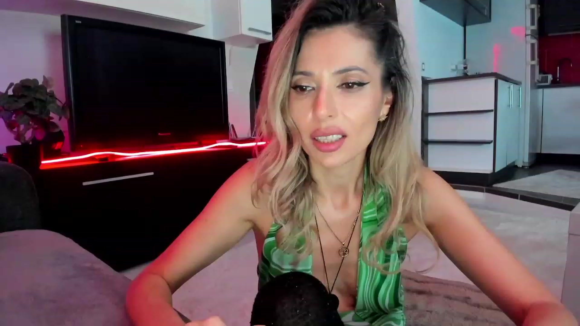 Gallery image thumbnail from SmileyTinaa's myfreecams stream on, 03/06/2024, 06:21 image 15 of 20