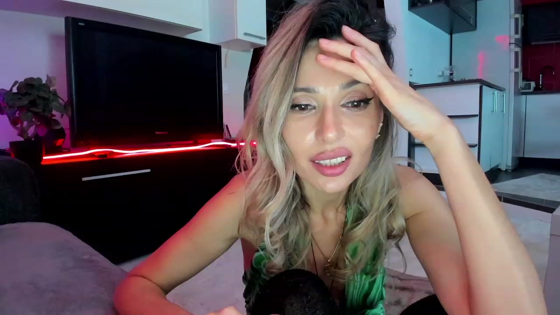 Gallery image thumbnail from SmileyTinaa's myfreecams stream on, 03/06/2024, 06:21 image 4 of 20
