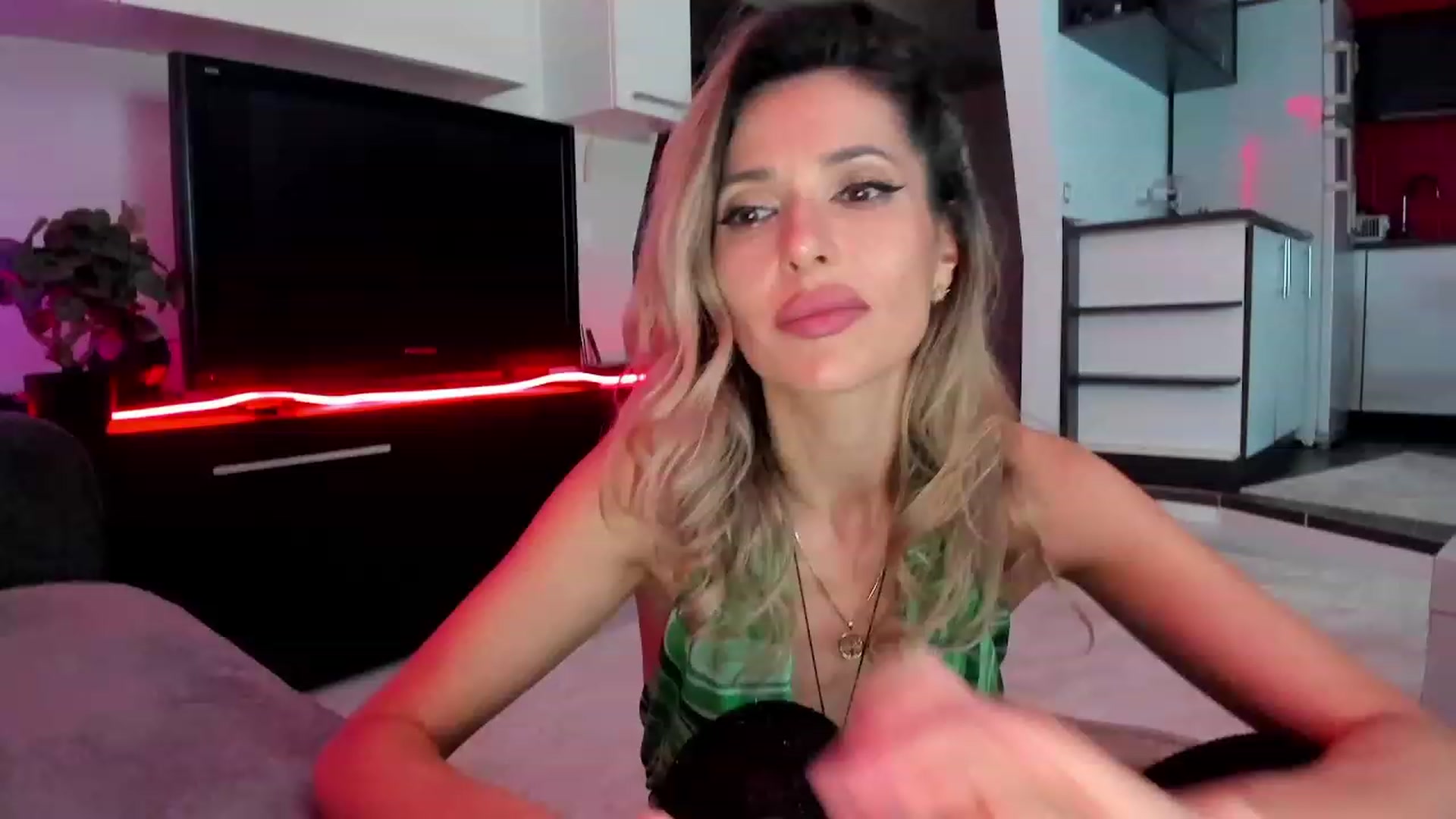 Gallery image thumbnail from SmileyTinaa's myfreecams stream on, 03/06/2024, 06:21 image 10 of 20