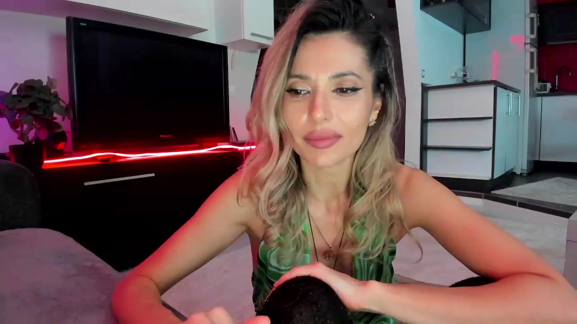 Gallery image thumbnail from SmileyTinaa's myfreecams stream on, 03/06/2024, 06:21 image 9 of 20
