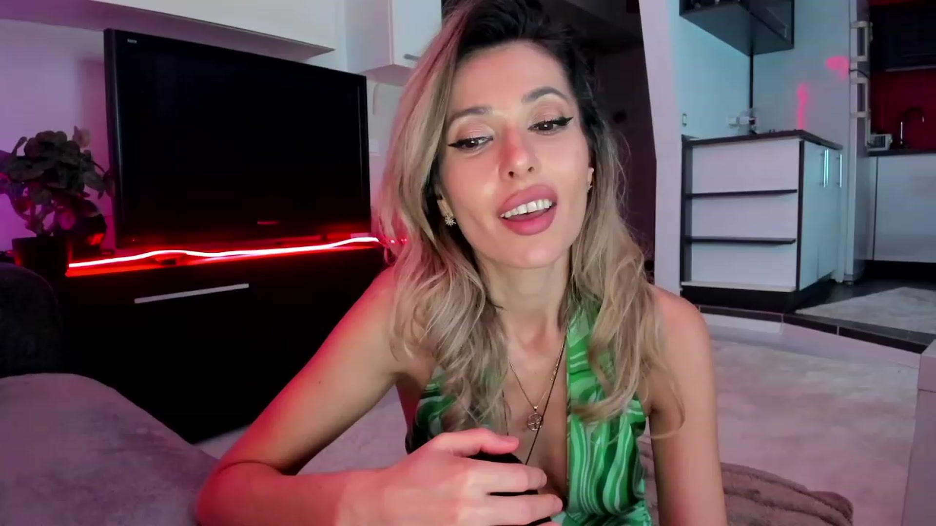 Gallery image thumbnail from SmileyTinaa's myfreecams stream on, 03/06/2024, 06:21 image 17 of 20