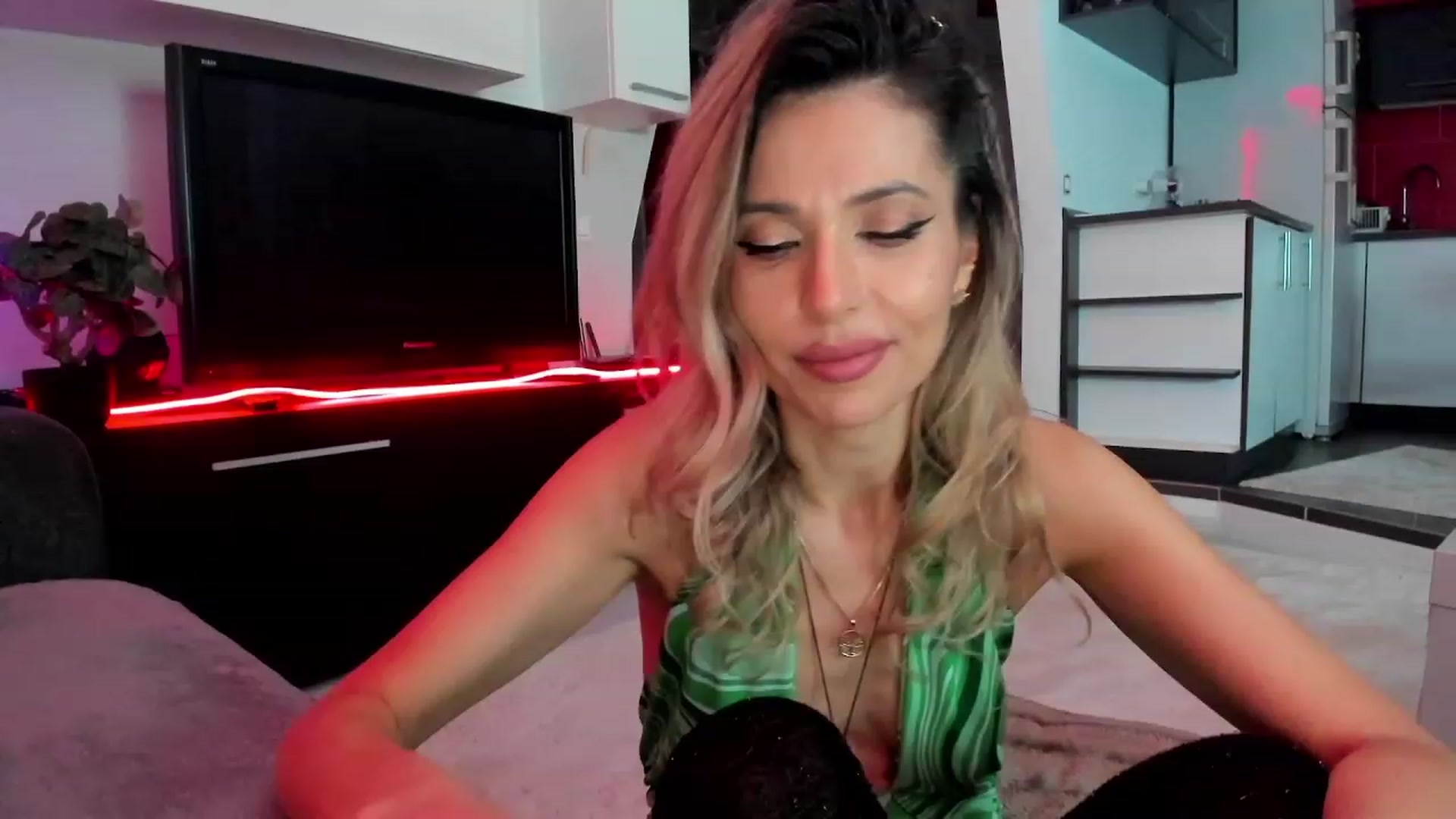 Gallery image thumbnail from SmileyTinaa's myfreecams stream on, 03/06/2024, 06:21 image 8 of 20