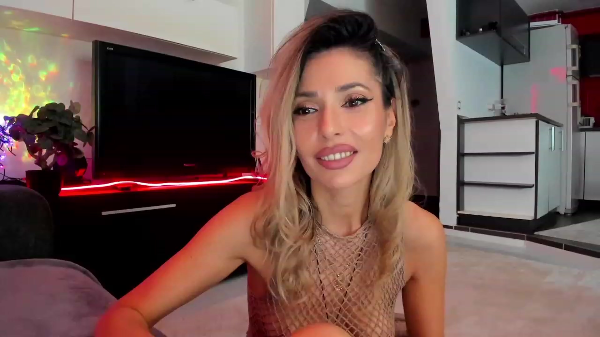 Gallery image thumbnail from SmileyTinaa's myfreecams stream on, 03/06/2024, 22:47 image 8 of 20