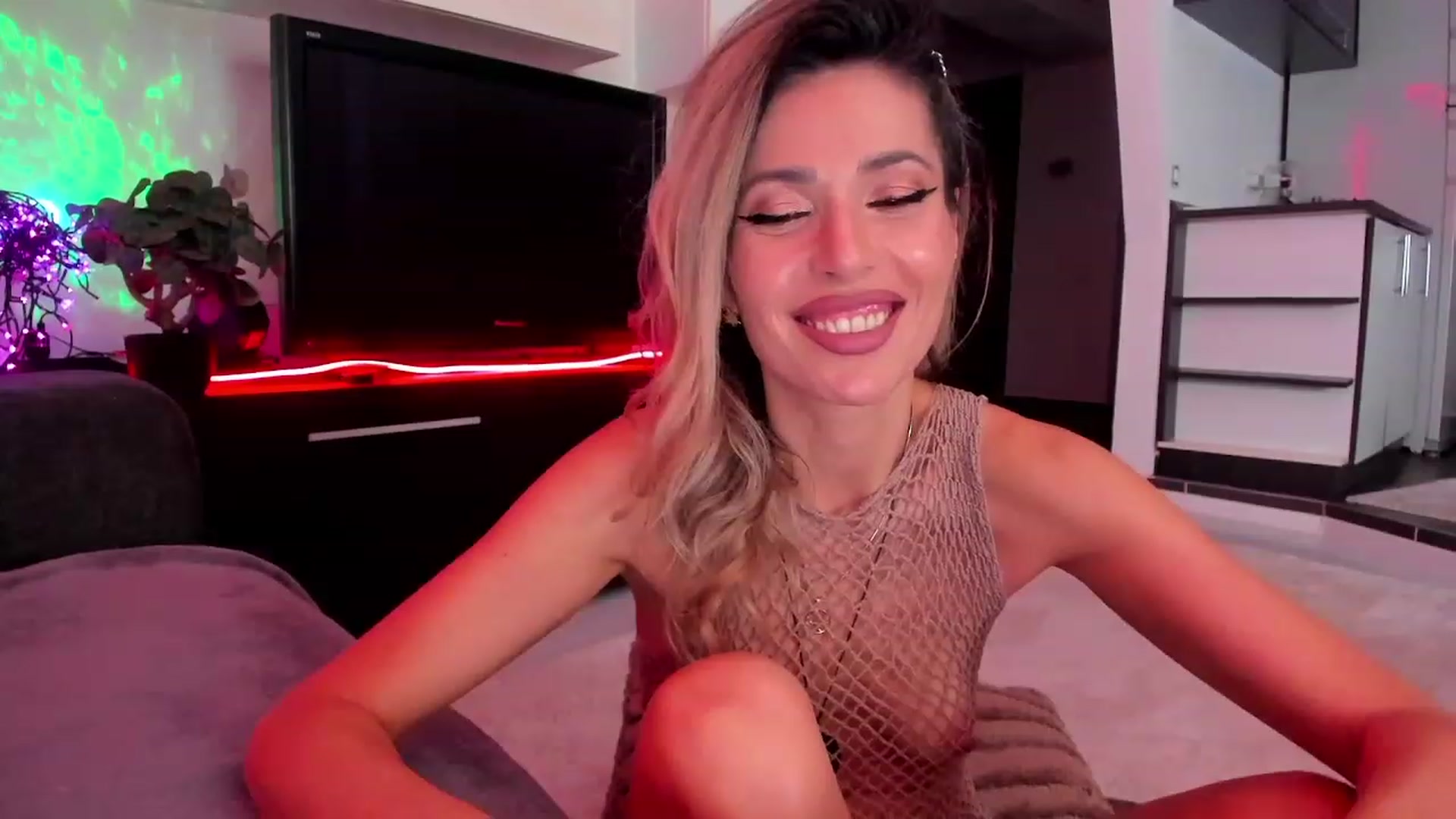 Gallery image thumbnail from SmileyTinaa's myfreecams stream on, 03/06/2024, 22:47 image 20 of 20