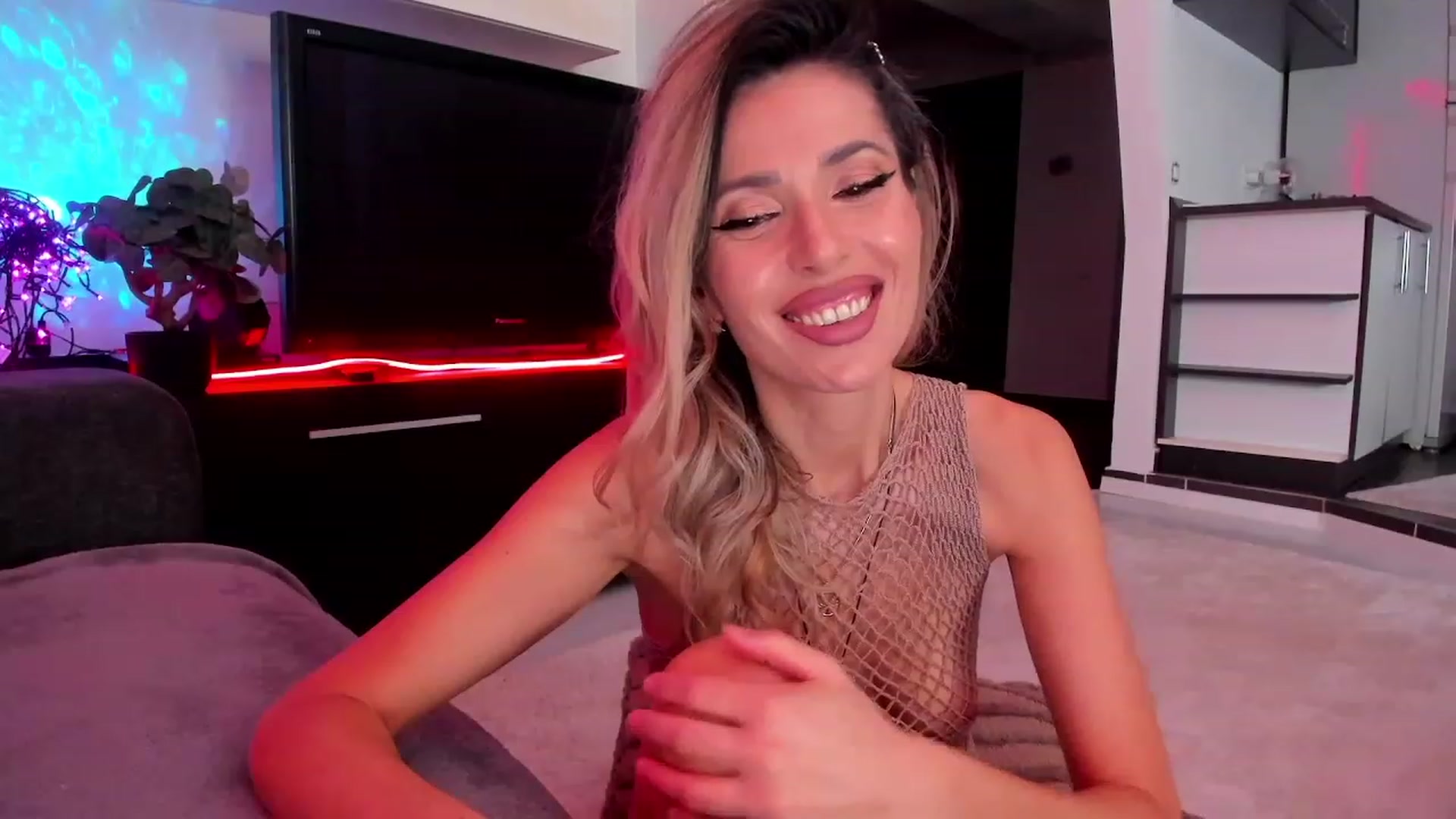 Gallery image thumbnail from SmileyTinaa's myfreecams stream on, 03/06/2024, 22:47 image 19 of 20