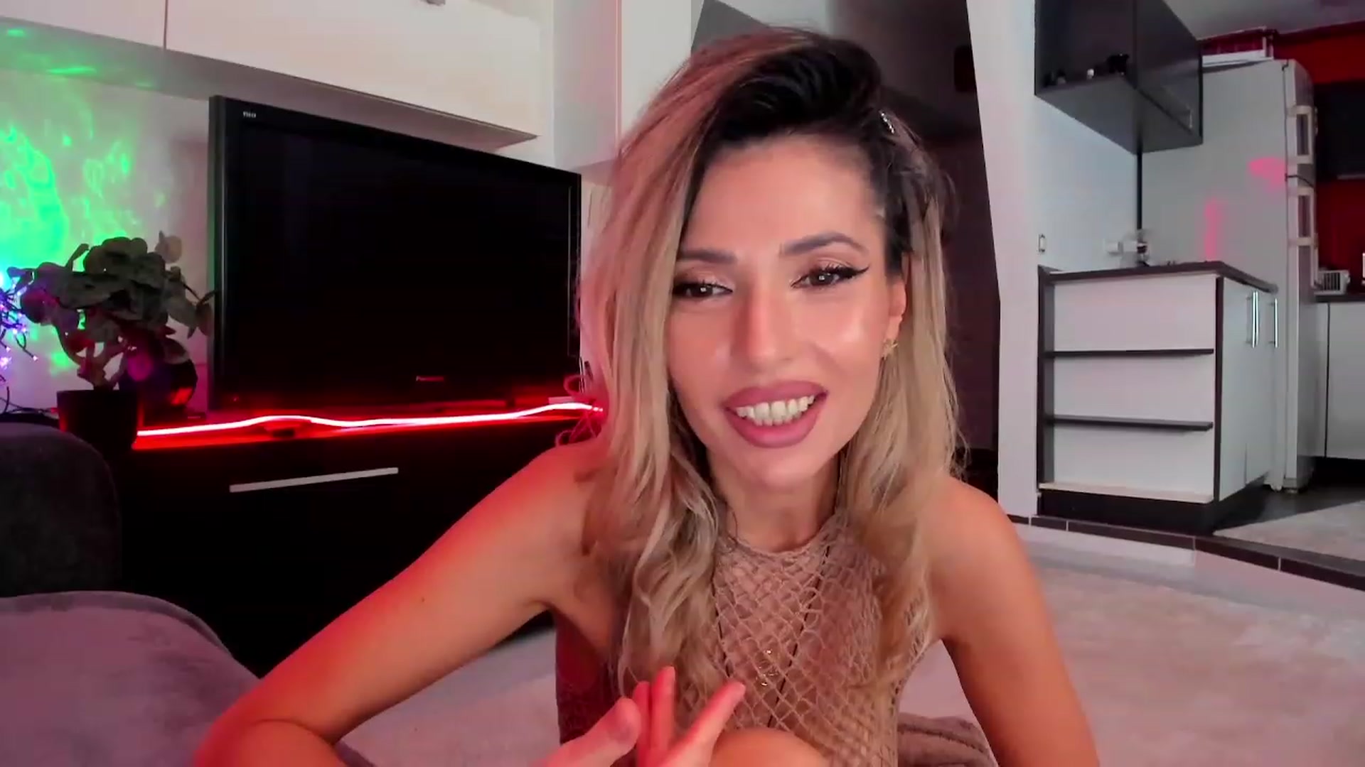 Gallery image thumbnail from SmileyTinaa's myfreecams stream on, 03/06/2024, 22:47 image 9 of 20