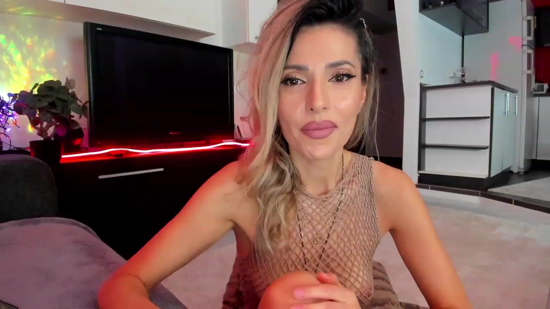 Gallery image thumbnail from SmileyTinaa's myfreecams stream on, 03/06/2024, 22:47 image 13 of 20