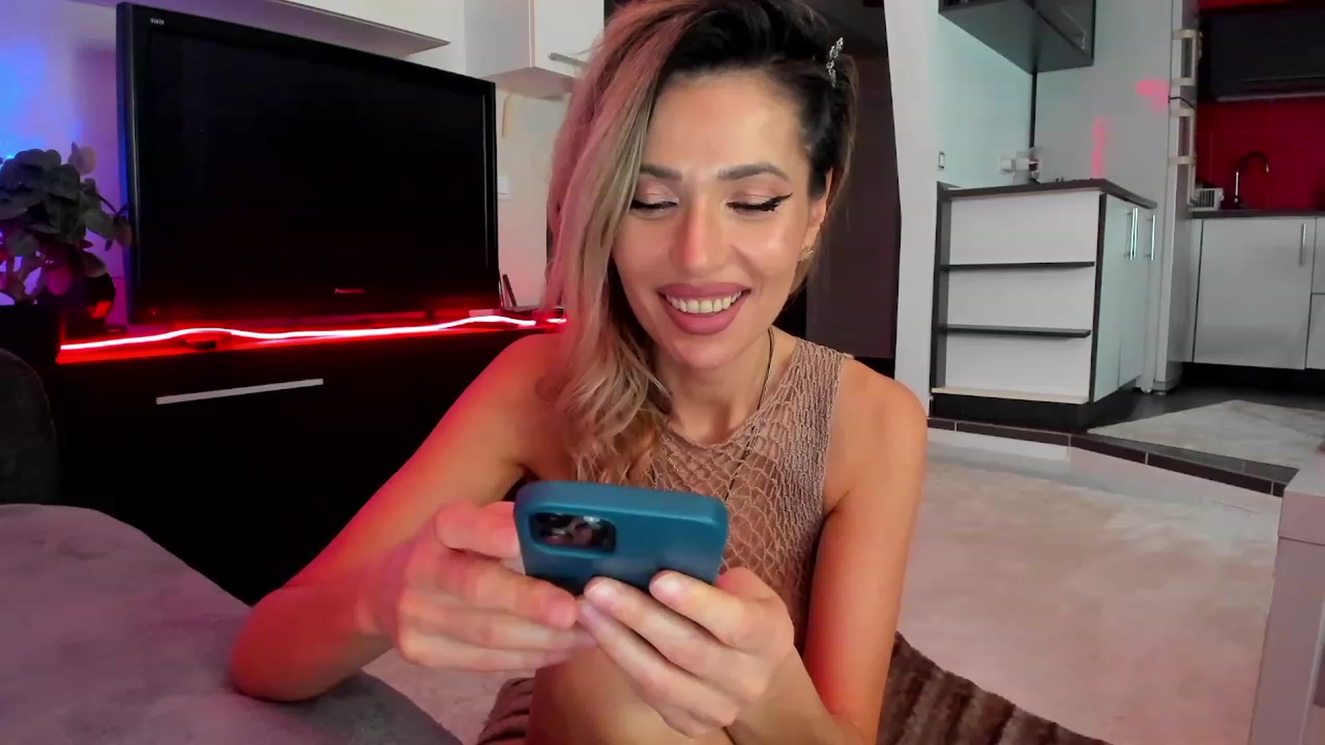 Gallery image thumbnail from SmileyTinaa's myfreecams stream on, 03/07/2024, 24:46 image 9 of 20