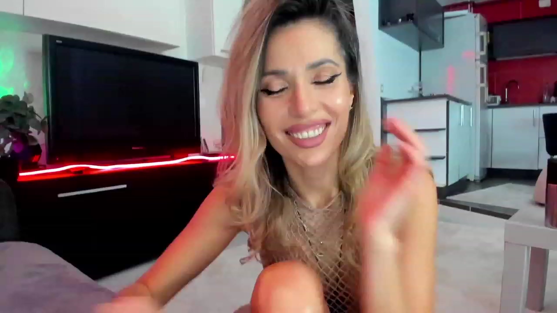 Gallery image thumbnail from SmileyTinaa's myfreecams stream on, 03/07/2024, 04:51 image 7 of 20