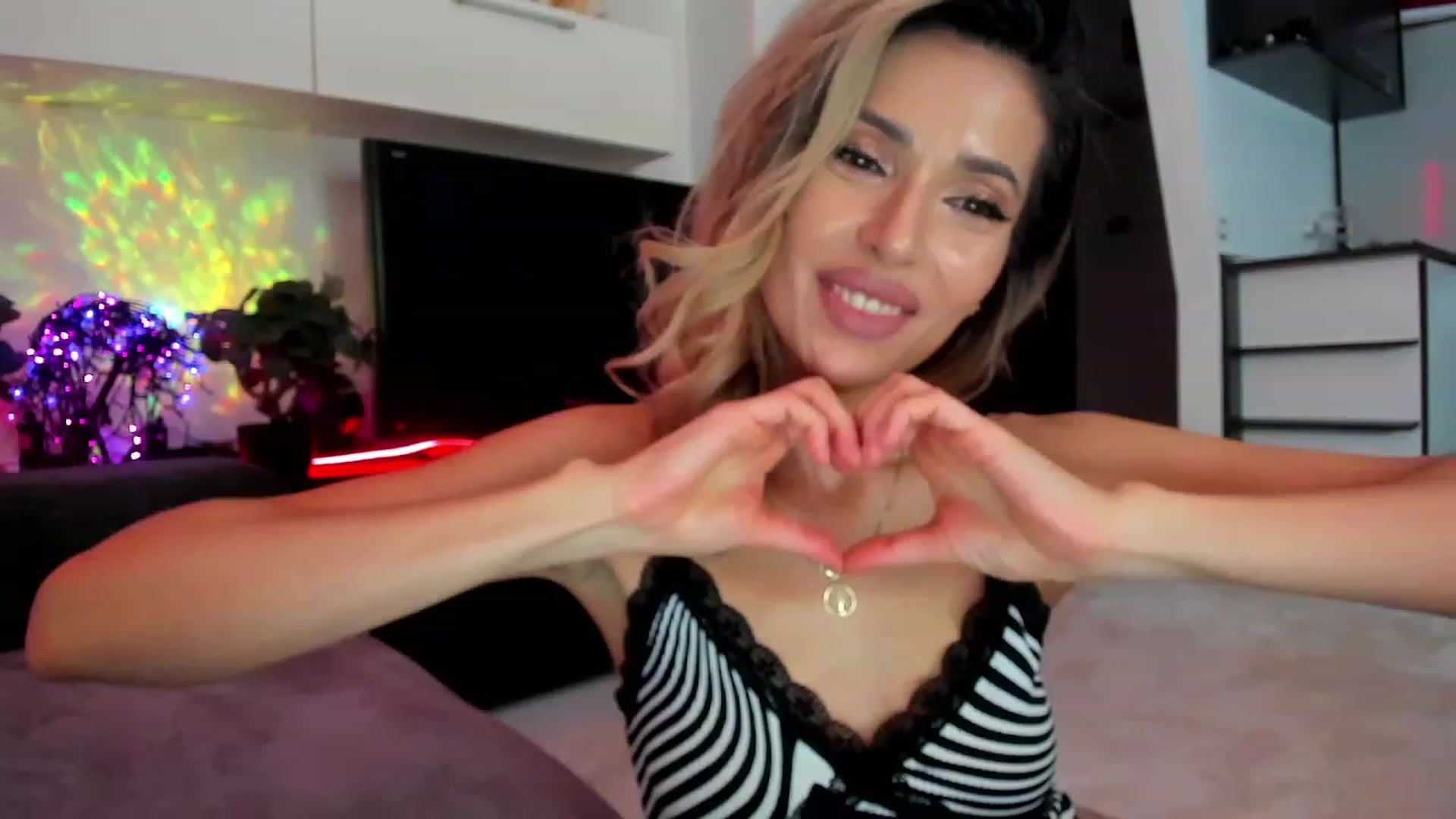 Gallery image thumbnail from SmileyTinaa's myfreecams stream on, 03/07/2024, 23:39 image 1 of 20