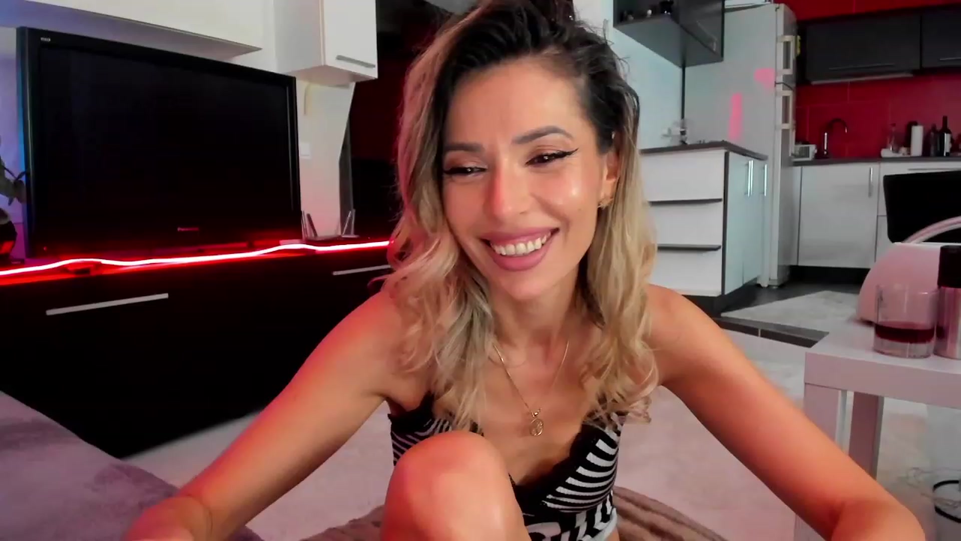 Gallery image thumbnail from SmileyTinaa's myfreecams stream on, 03/07/2024, 23:39 image 20 of 20