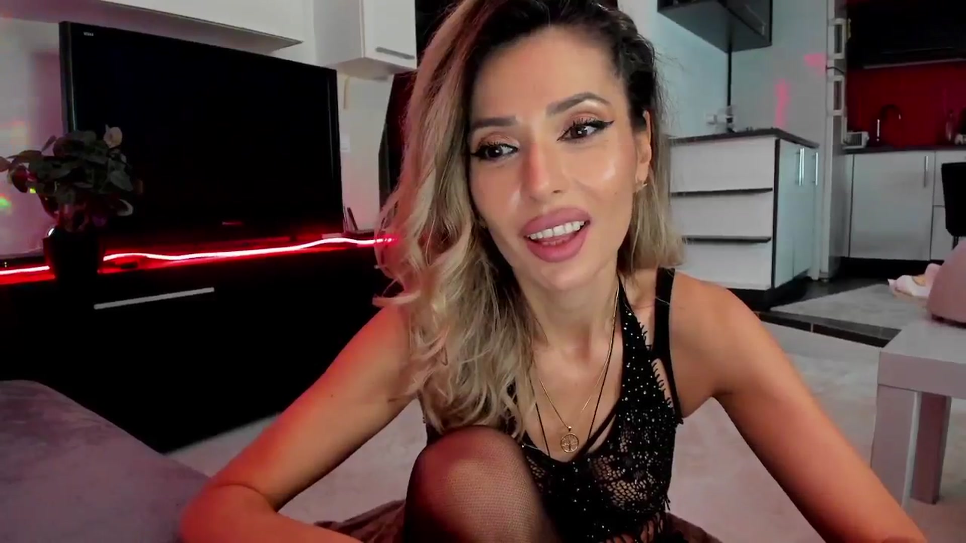 Gallery image thumbnail from SmileyTinaa's myfreecams stream on, 03/09/2024, 24:22 image 10 of 20