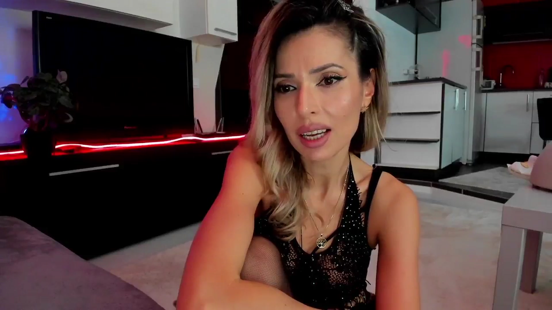 Gallery image thumbnail from SmileyTinaa's myfreecams stream on, 03/09/2024, 01:06 image 9 of 20