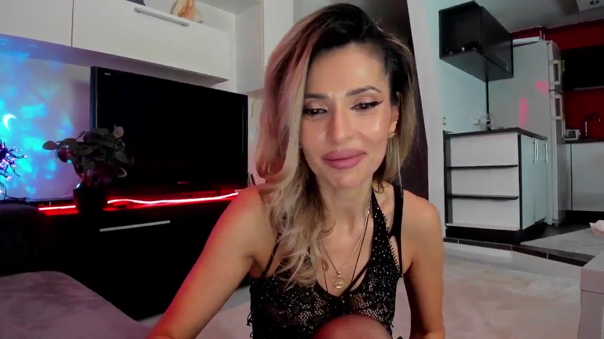 Gallery image thumbnail from SmileyTinaa's myfreecams stream on, 03/09/2024, 01:06 image 6 of 20