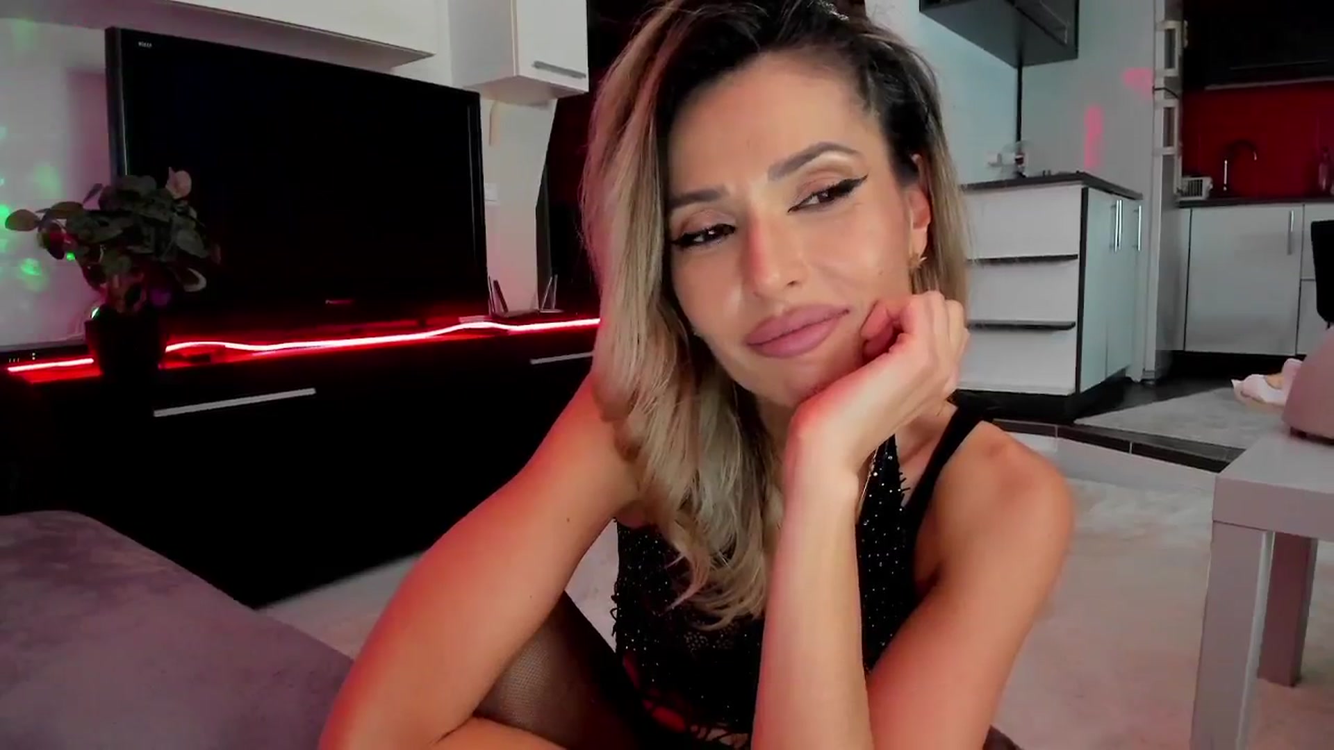 Gallery image thumbnail from SmileyTinaa's myfreecams stream on, 03/09/2024, 01:06 image 8 of 20