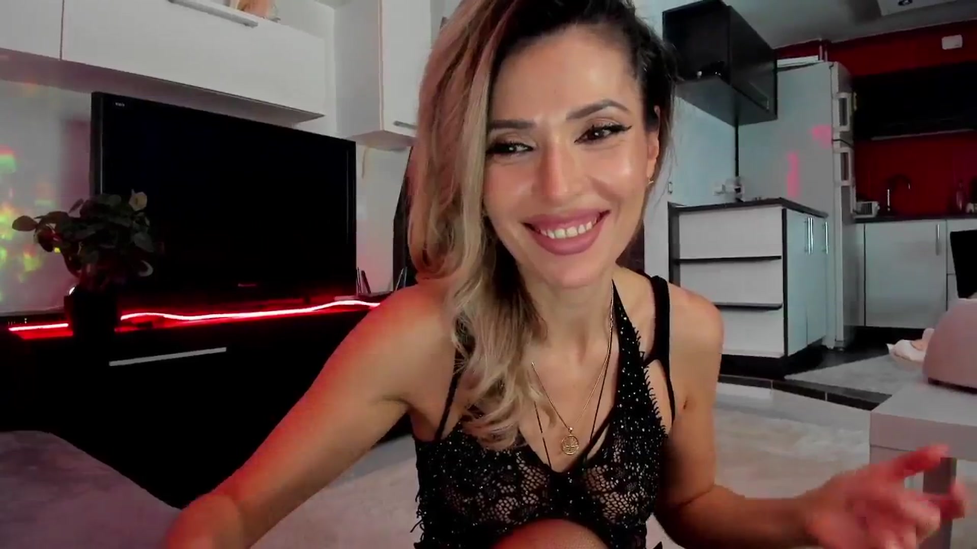 Gallery image thumbnail from SmileyTinaa's myfreecams stream on, 03/09/2024, 01:06 image 14 of 20