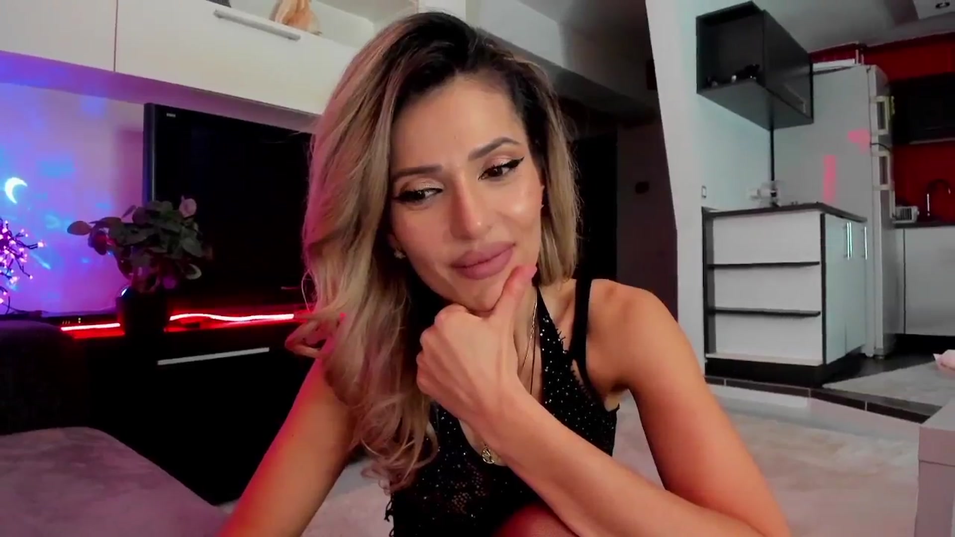 Gallery image thumbnail from SmileyTinaa's myfreecams stream on, 03/09/2024, 01:06 image 5 of 20