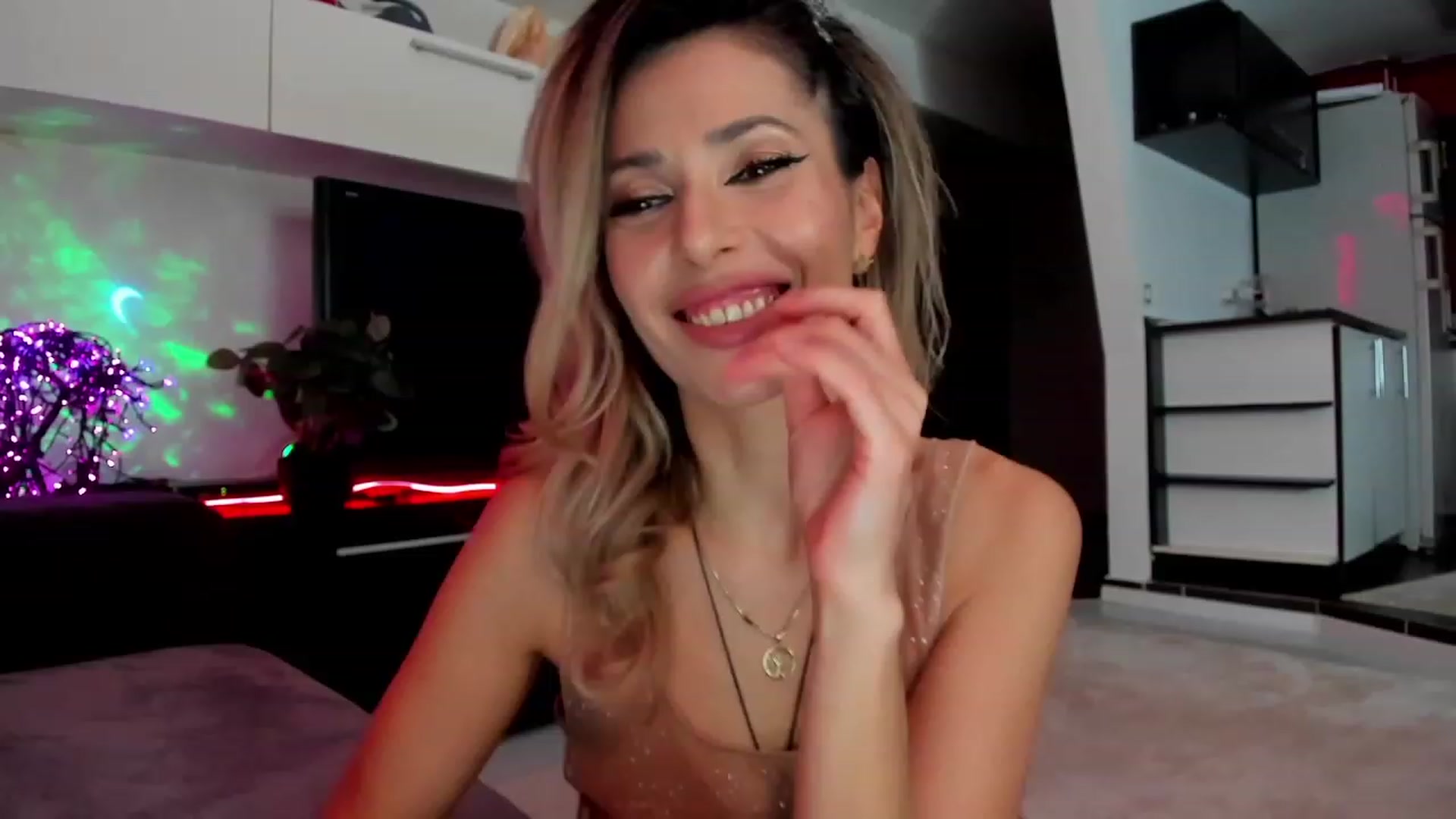 Gallery image thumbnail from SmileyTinaa's myfreecams stream on, 03/11/2024, 21:37 image 14 of 20