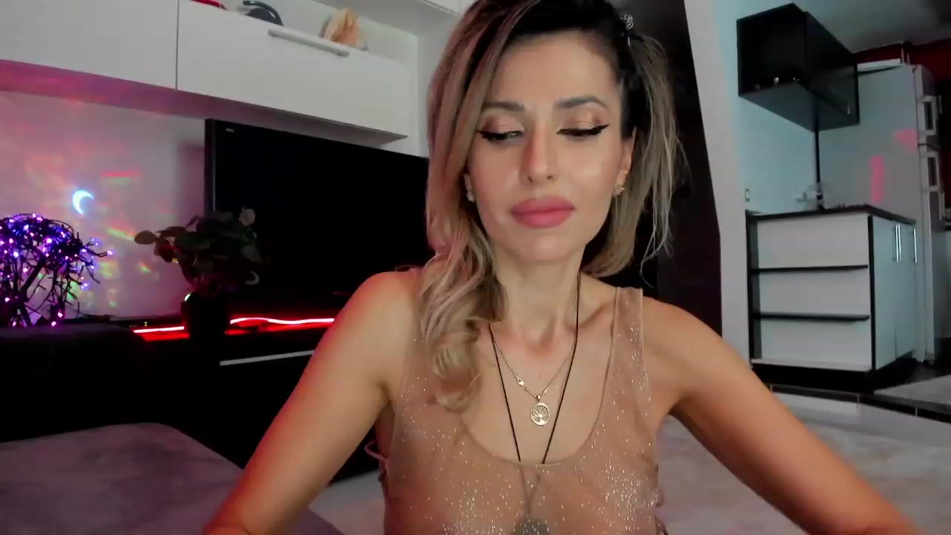 Gallery image thumbnail from SmileyTinaa's myfreecams stream on, 03/11/2024, 21:37 image 12 of 20