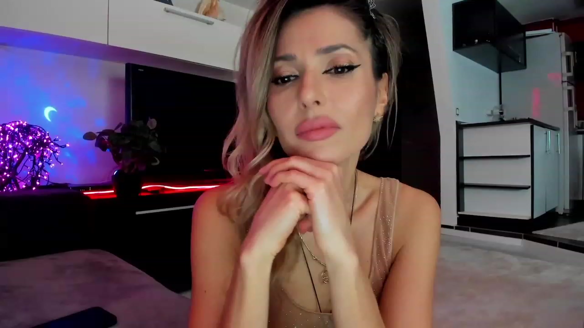 Gallery image thumbnail from SmileyTinaa's myfreecams stream on, 03/11/2024, 21:37 image 6 of 20