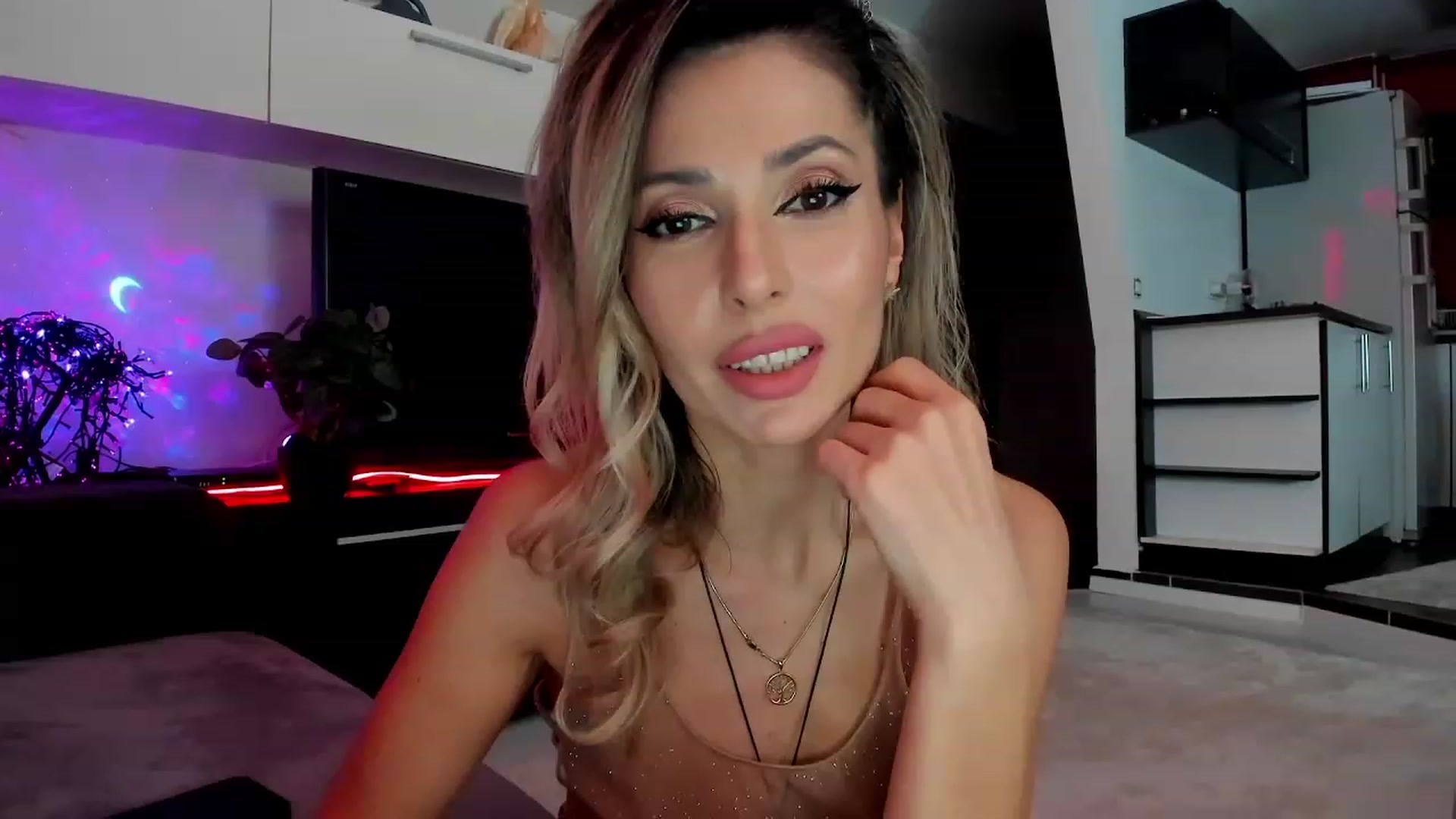 Gallery image thumbnail from SmileyTinaa's myfreecams stream on, 03/11/2024, 21:37 image 5 of 20